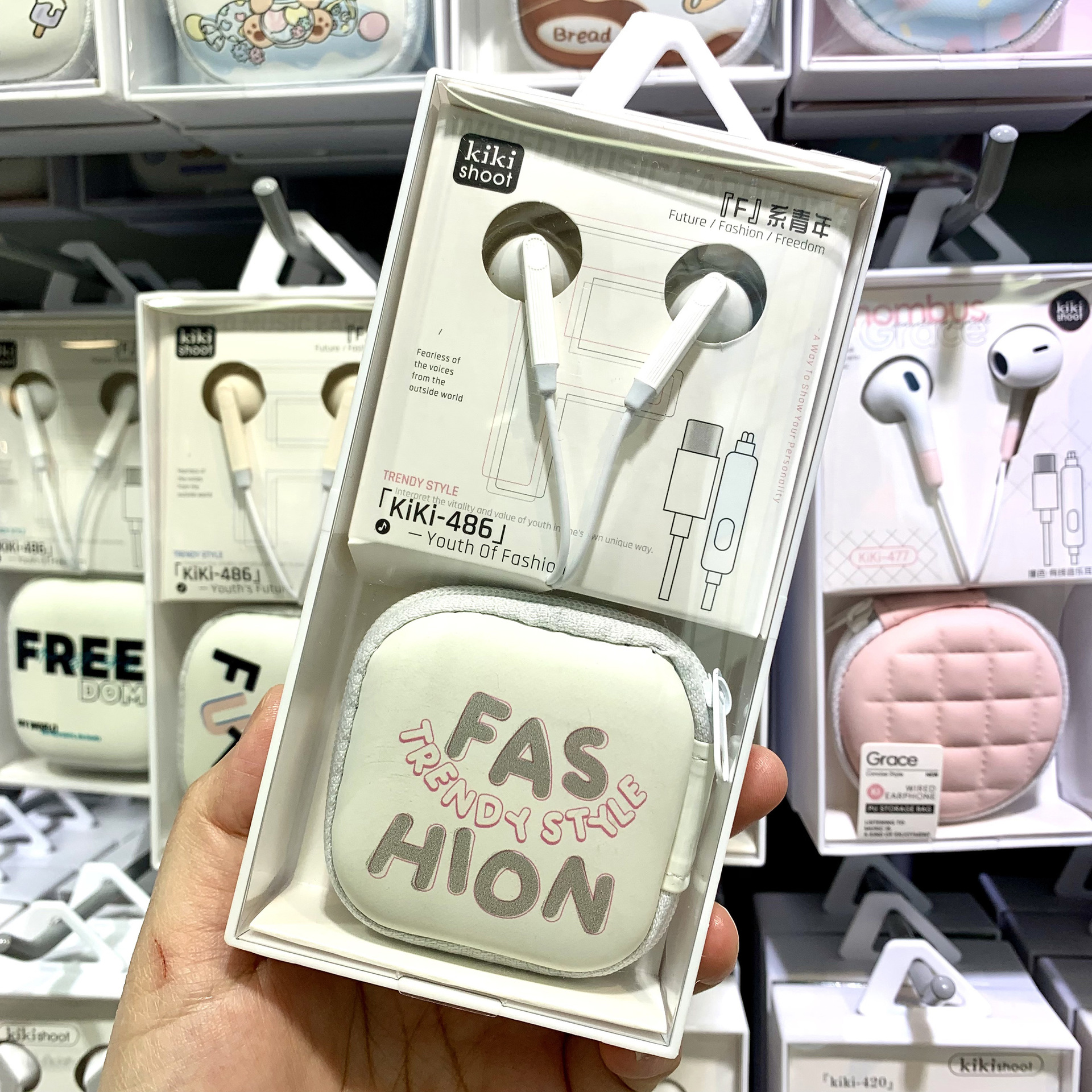 Kiki486 Wired Cartoon Storage Bag Type-C Earphones for Apple 15/16, Huawei, Xiaomi Type-C Earphones