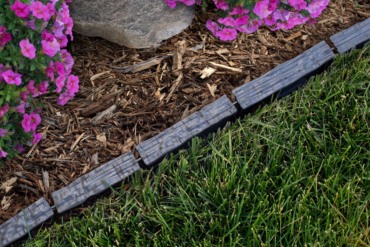 Versa Poundable Decorative Stone Landscape Edging 5.25 in. x 36 in. (Warmstone)