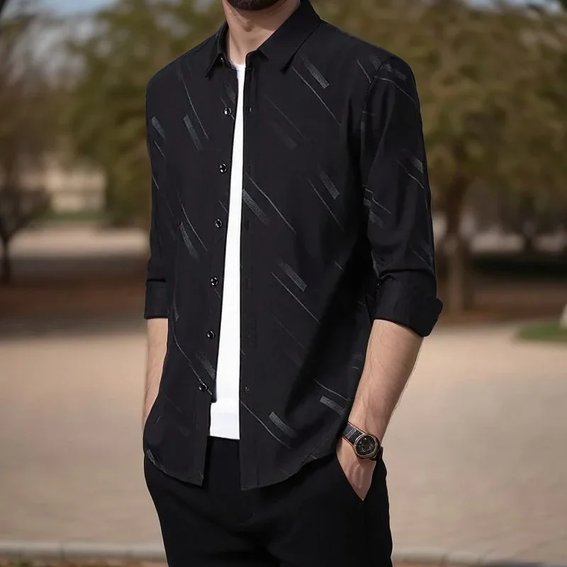 [QUEIMA DE ESTOQUE COMPRE 1 E LEVE 2] Camisa Masculina Vector™ com Padrão Listrado Elegante e Caimento Impecável / Estilo e Confiança para Homens de Atitude!