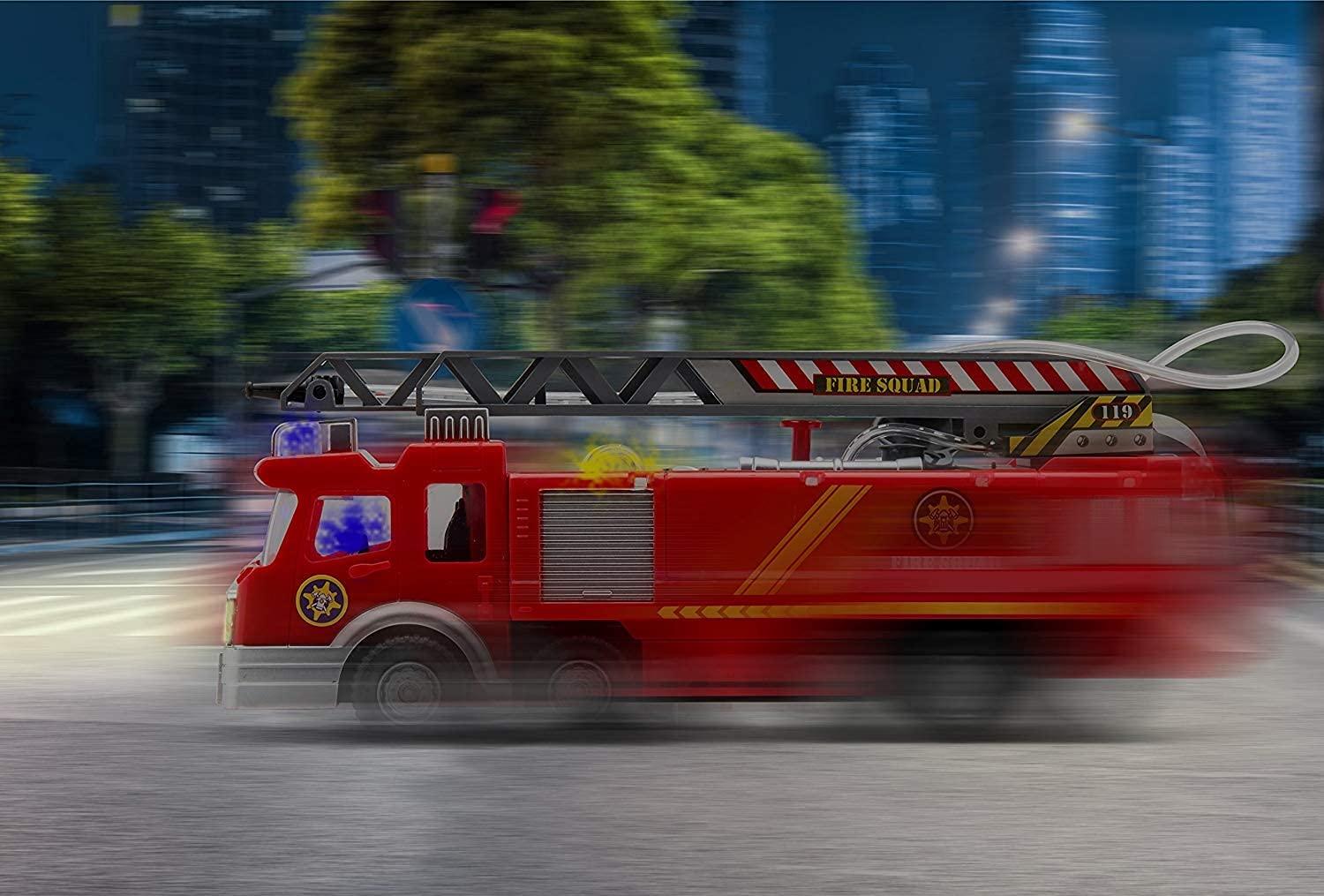 Top Race Fire Engine Truck with Water Pump Spray， Extending Rescue Ladder， and Flashing