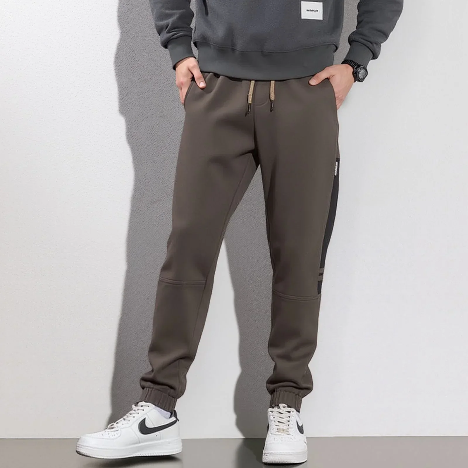 Calça Jogger Axis™ em Moletom Premium / Conforto Máximo com Visual Urbano para Sua Rotina Dinâmica!