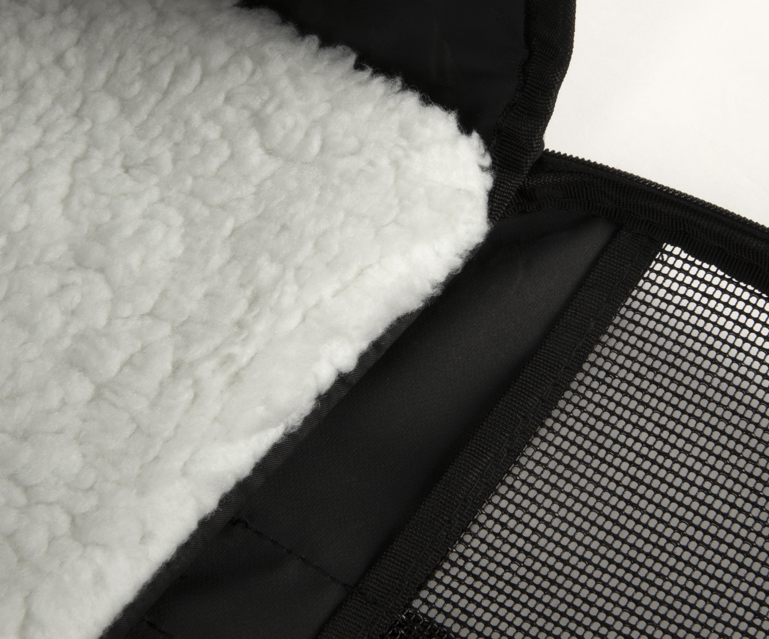 TrustyPup Easy Explorer Travel Pet Carrier， Airline Approved and Guaranteed On Board， Black， Medium