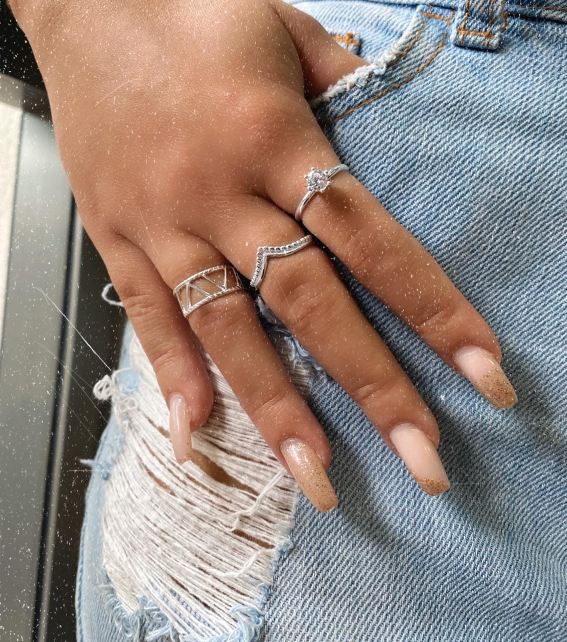 Anel V Pontudo Com Bolinhas