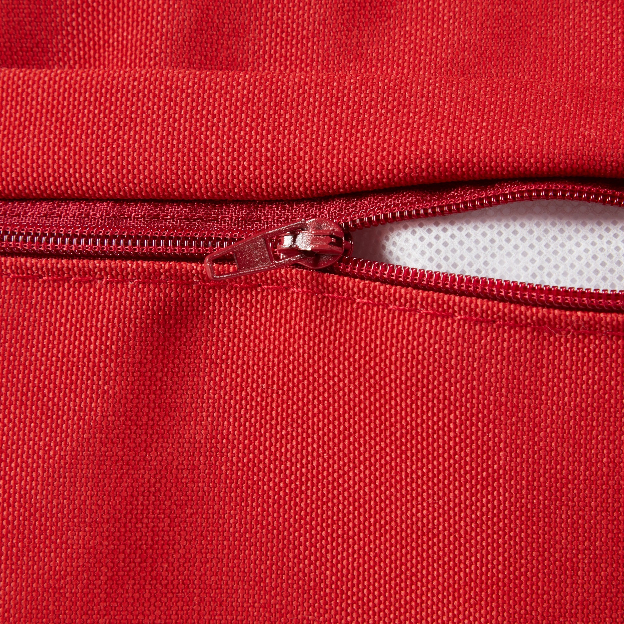 Happy Hounds Casey Indoor/Outdoor Pillow Style Dog Bed， Salsa， Medium (42 x 30 in.)