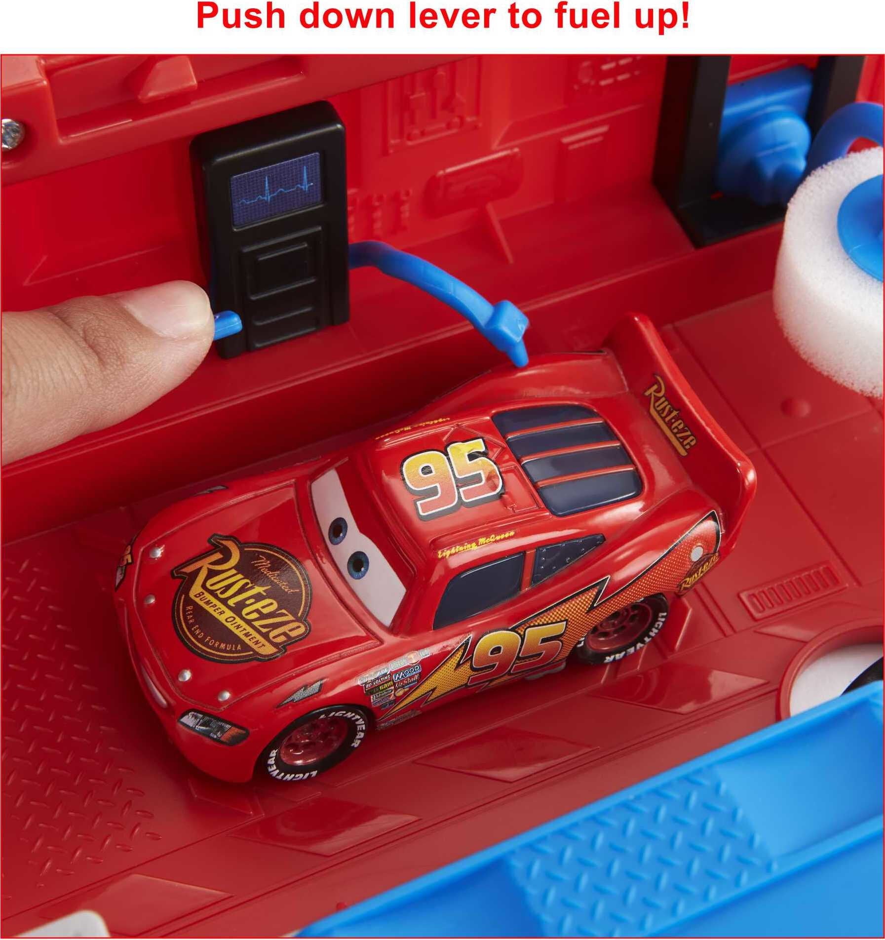 Disney and Pixar Cars Transforming Mack Playset， 2-in-1 toy Truck and Tune-Up Station