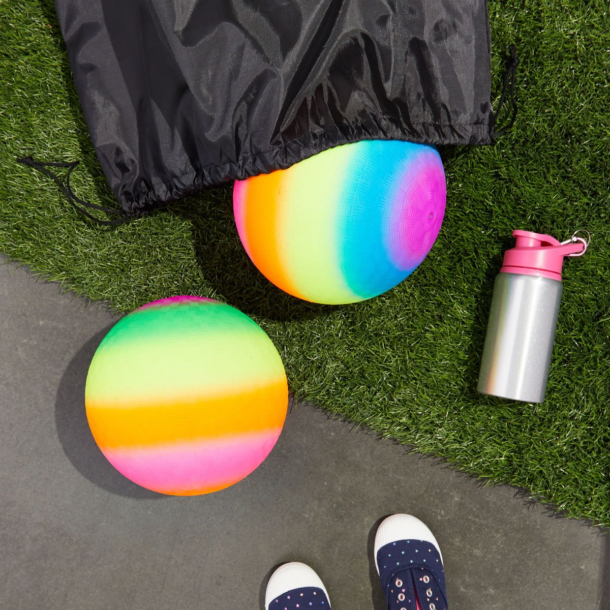 Set of 4 Kickball， Four Square Game Playground Kick Balls with Pump and Bag for Kids， 8.5 in.