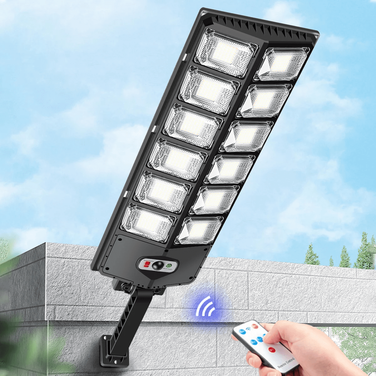 Super Bright Solar Street Lights， 5500LM 6500K Ultra Bright Dusk to Dawn Solar Motion Sensor Lights with Remote Control， Solar Security Wall Light Road Lamp for Garden Yard Patio Parking Lot