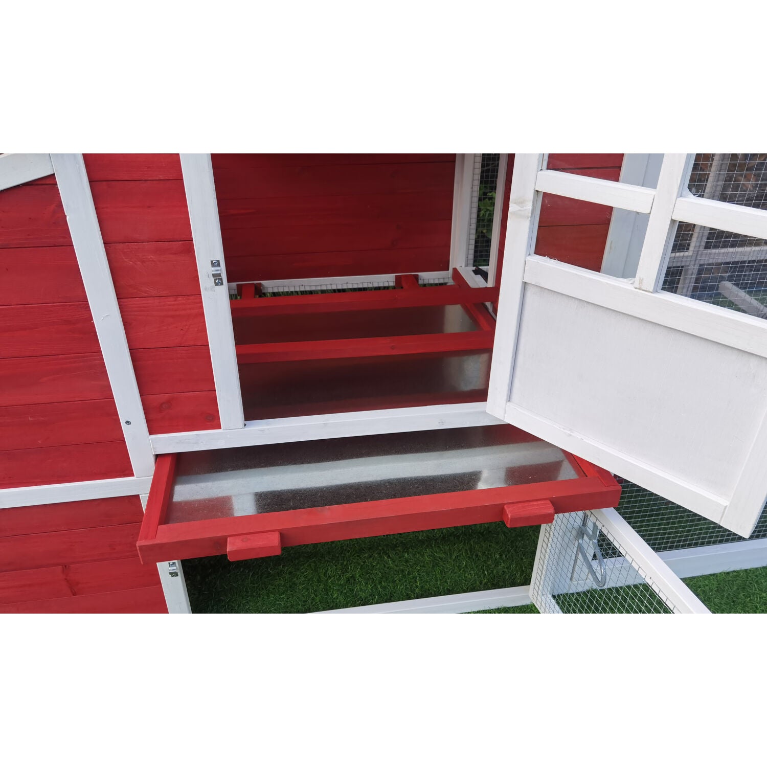 Hanover Outdoor Elevated Wooden Chicken Coop with Ramp， Wire Mesh Run， Waterproof Roof， Removable Tray， and External Door- HANCC0105-RED