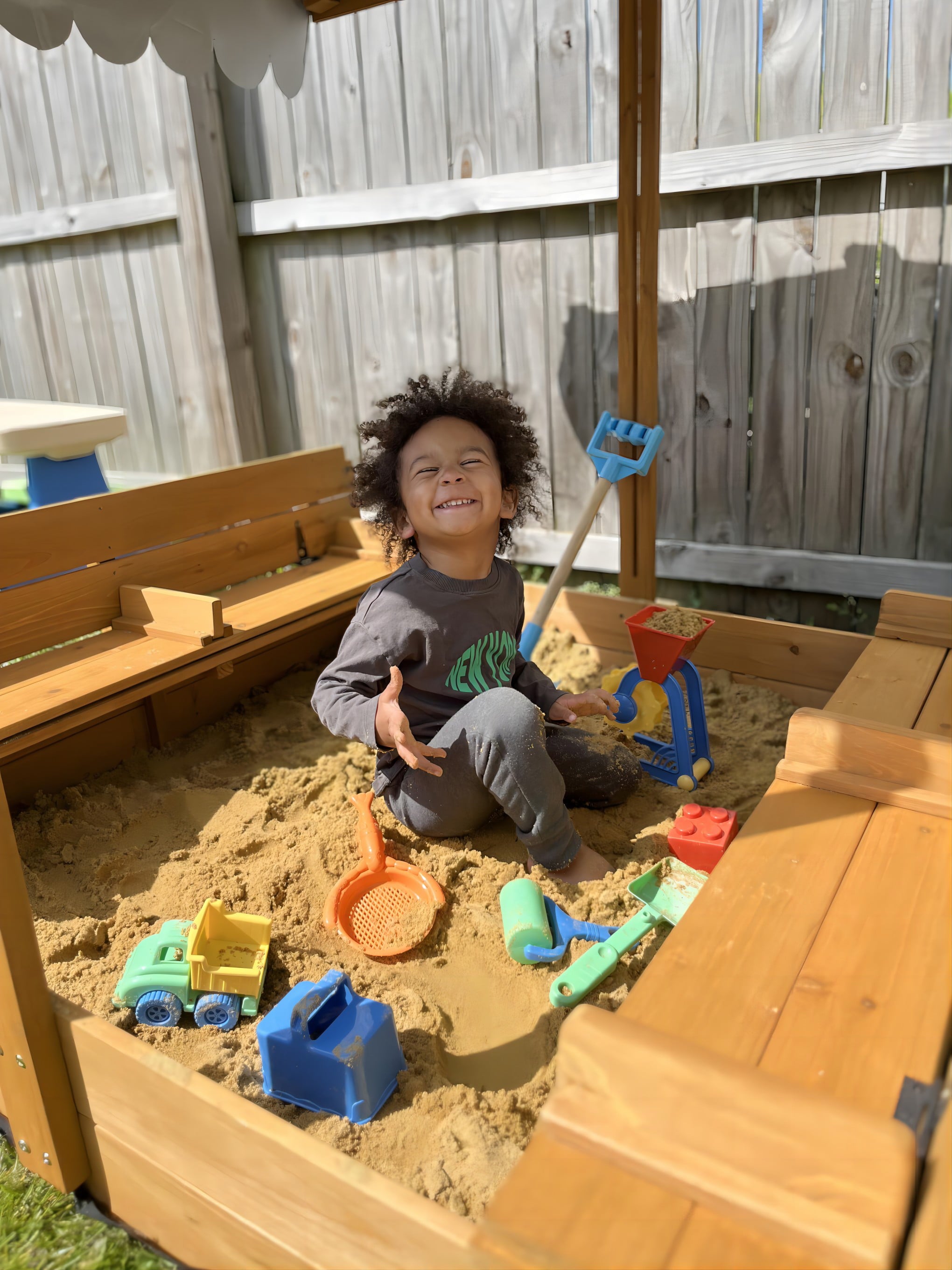 Morgete 47'' Outdoor Sandbox for Kids with Lid and Bench， Wooden Sand Play Toys Center