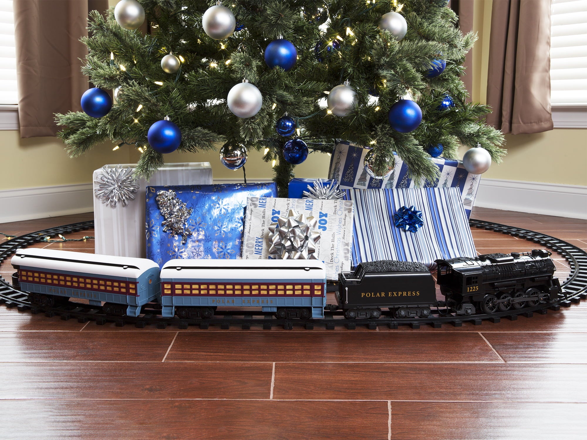 Lionel All Occasion Large Scale The Polar Express with Remote Battery Powered Model Train Set， 37 Pieces
