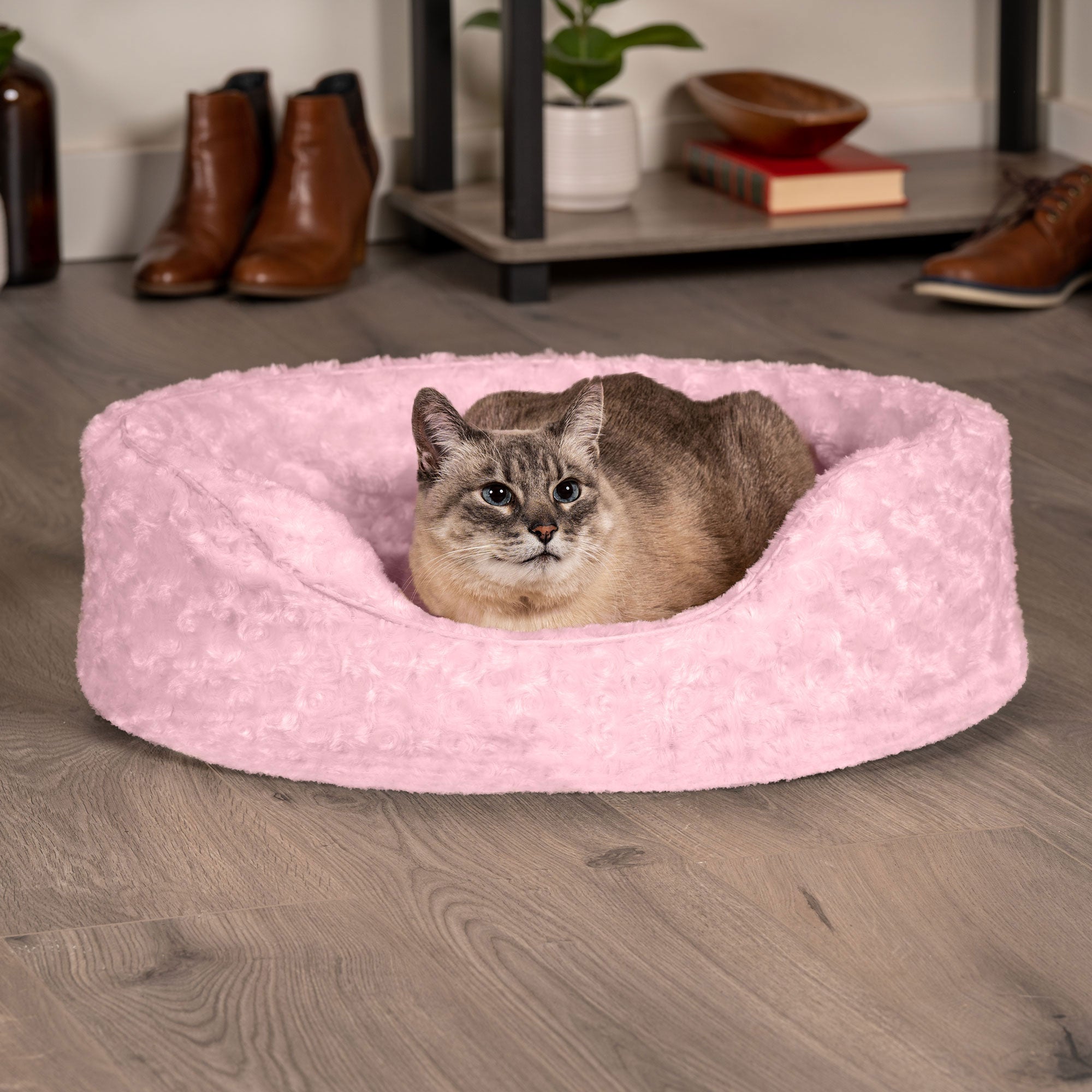 FurHaven | Oval Ultra Plush Pet Bed for Dogs and Cats， Strawberry， Medium