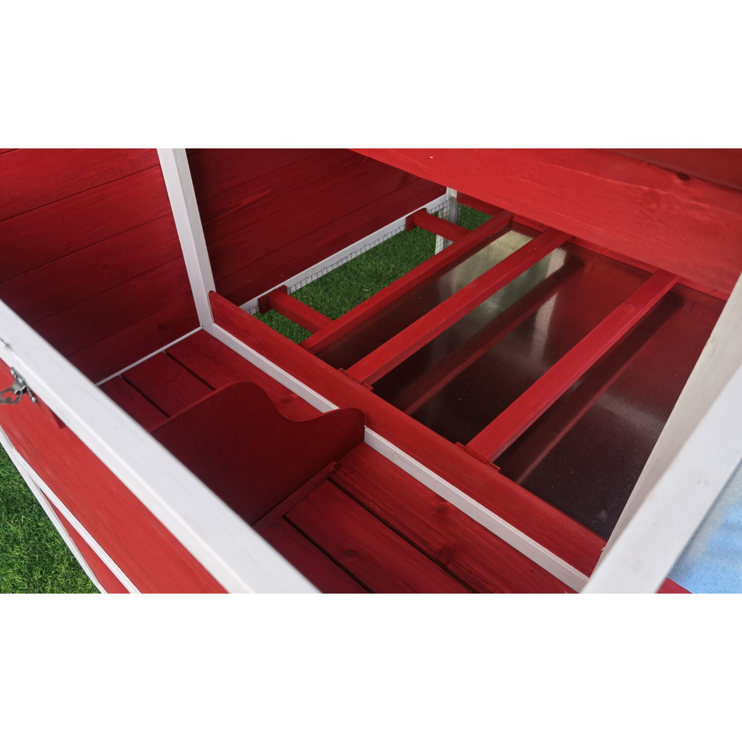 Hanover Outdoor Elevated Wooden Chicken Coop with Ramp， Wire Mesh Run， Waterproof Roof， Removable Tray， and External Door- HANCC0105-RED