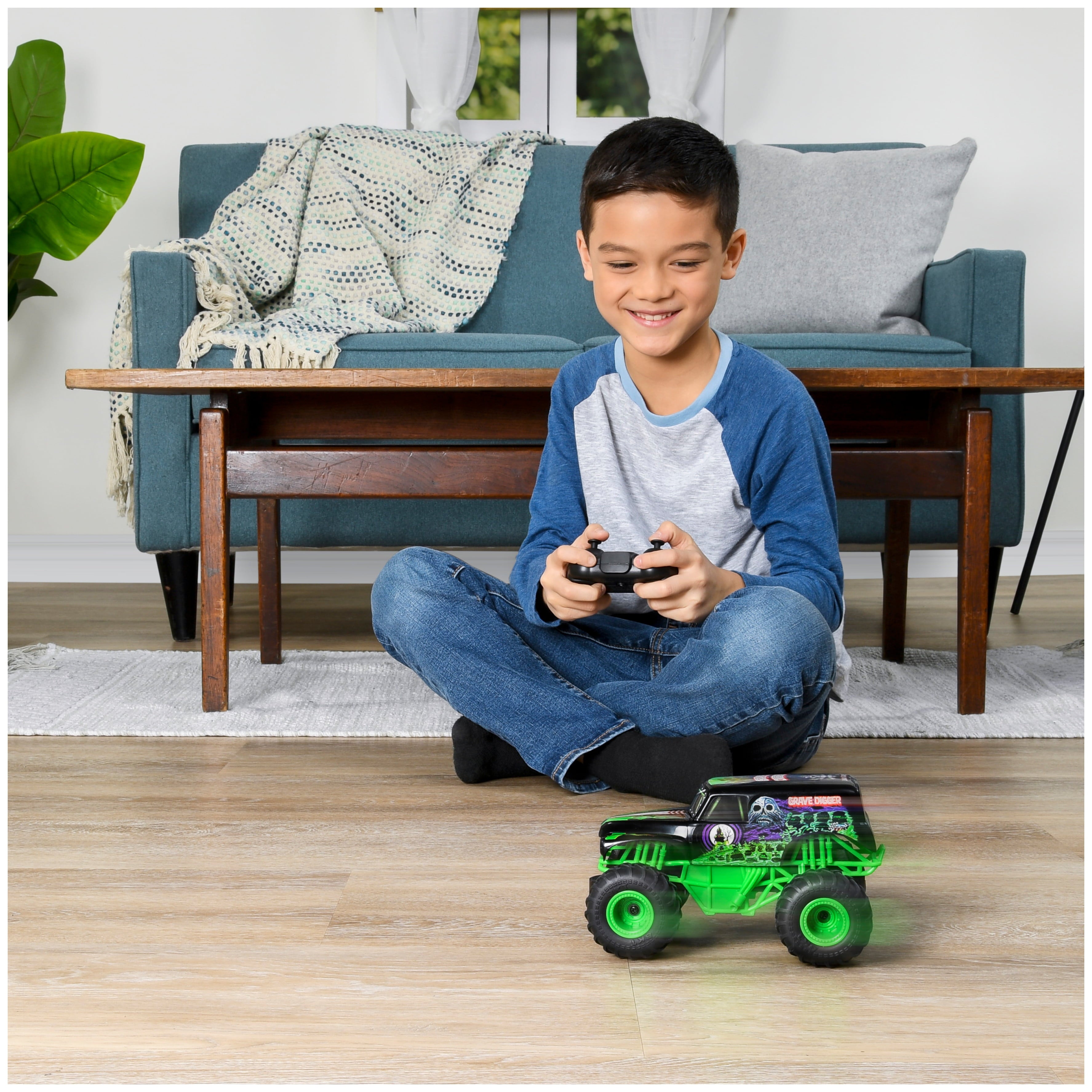 Monster Jam， Official Grave Digger Remote Control Monster Truck， 1:24 Scale， 2.4 GHz， for Ages 4 and up