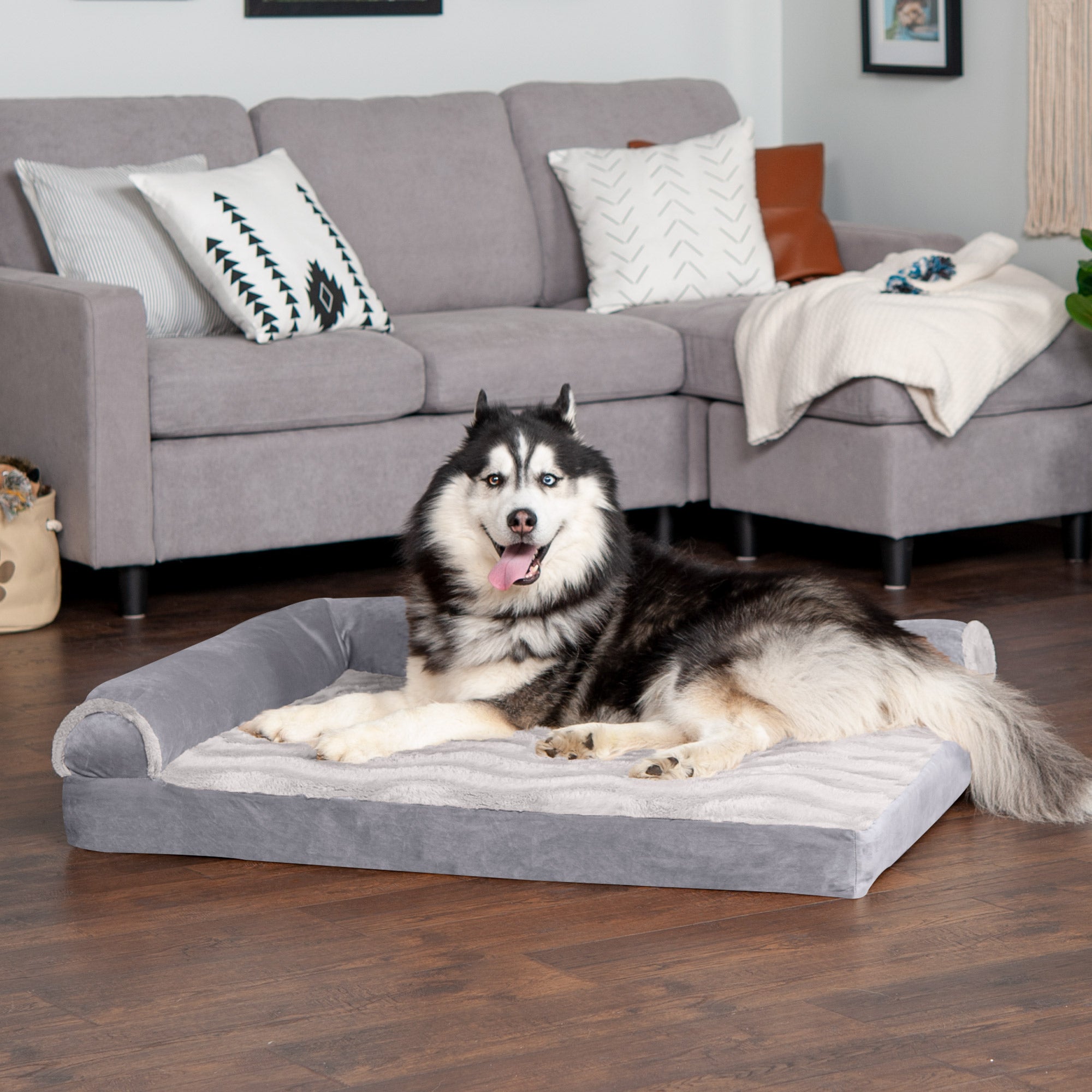 FurHaven | Deluxe Orthopedic Wave Fur and Velvet L-Chaise Lounge Pet Bed for Dogs and Cats， Granite Gray， Jumbo