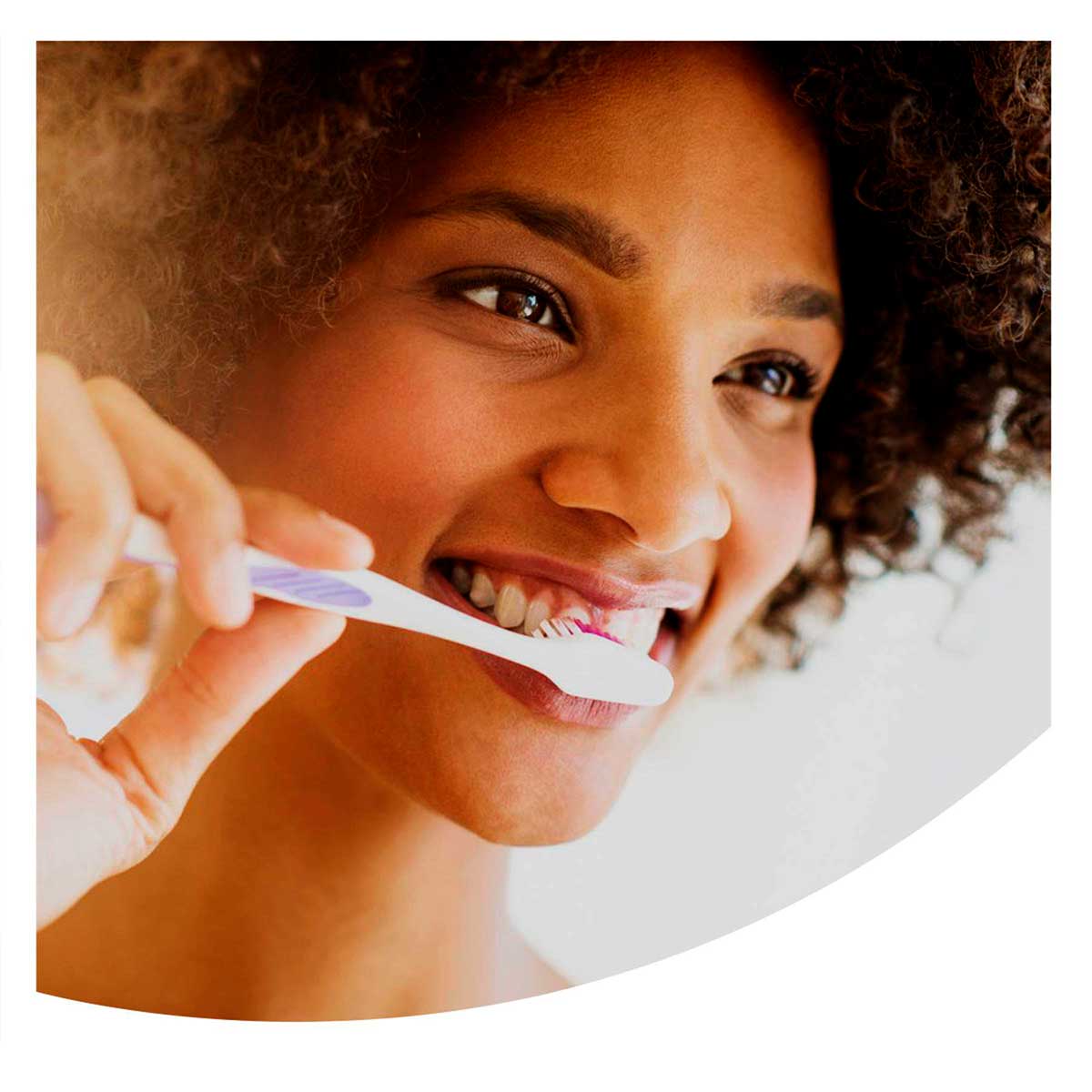 Creme Para Clareamento Dental Colgate Luminous White Lovers Manchas de Cafe 70g