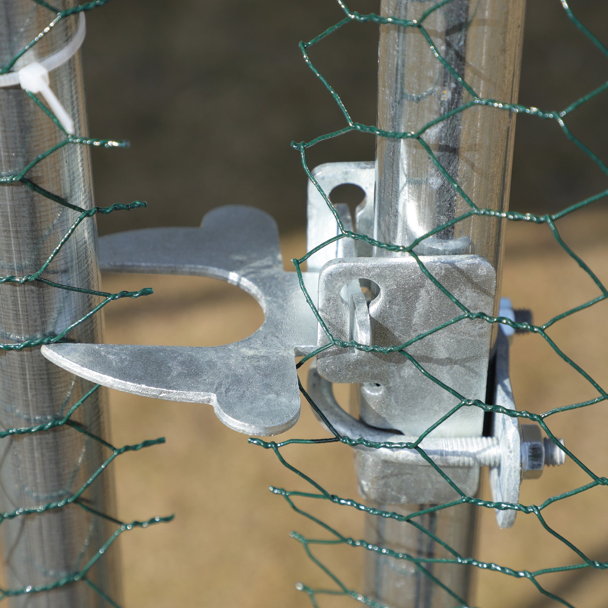 PawHut Galvanized Large Metal Chicken Coop Cage， 3 Room Walk-in Enclosure， Poultry Hen House with UV and Water Resistant Cover for Outdoor Backyard， 10' x 19.7' x 6.4'