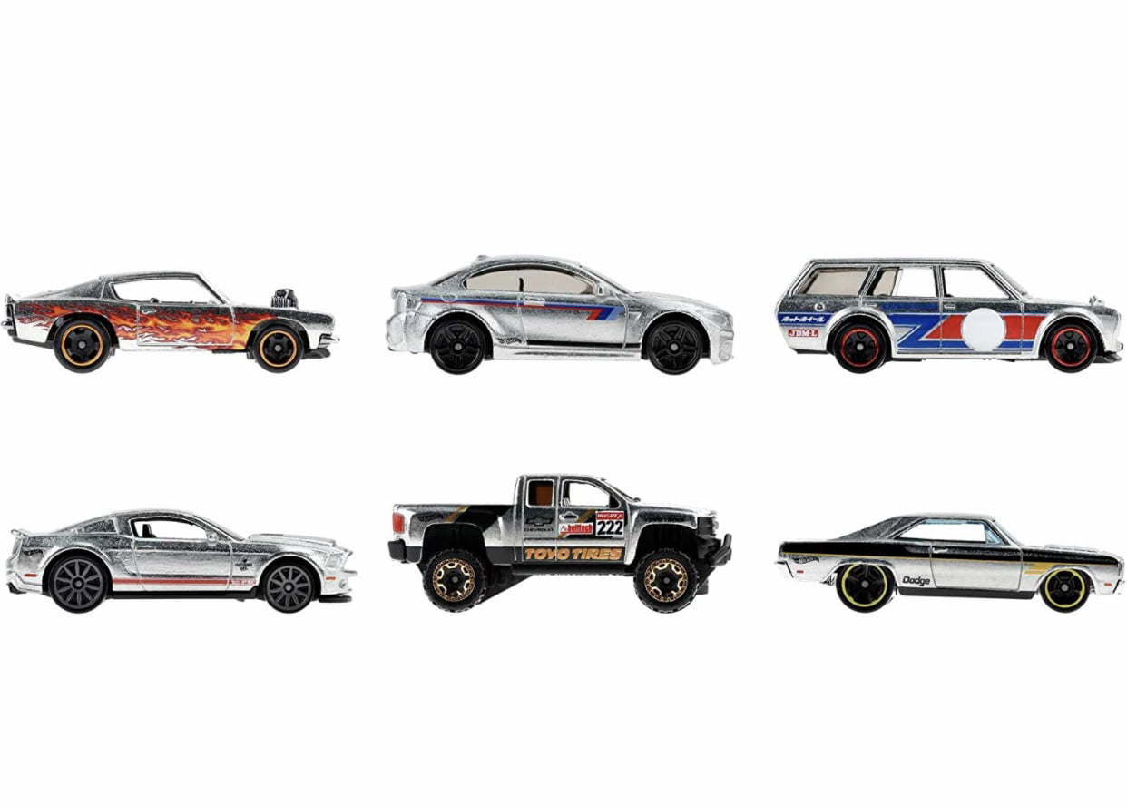Hot Wheels Zamac Multipacks of 6 Toy Cars， 1:64 Scale， Authentic Decos， Popular Castings， Rolling Wheels， Gift for Kids 3 Years Old and Up and Collectors