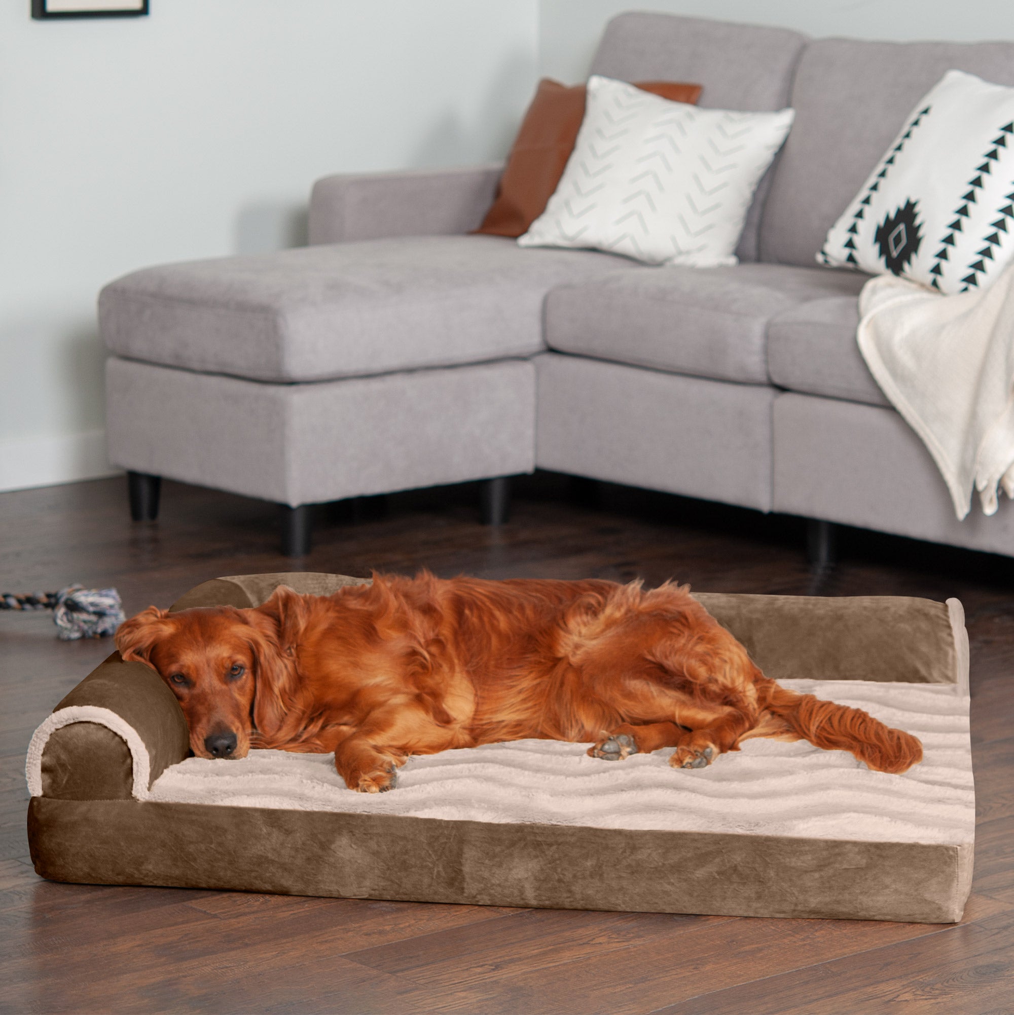 FurHaven | Deluxe Cooling Gel Wave Fur and Velvet L-Chaise Lounge Pet Bed for Dogs and Cats， Brownstone， Jumbo