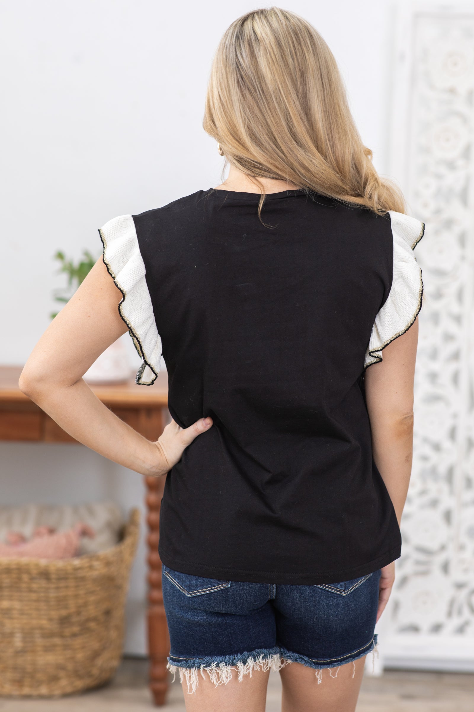 Black Round Neck Ruffle Short Sleeve Knit Top