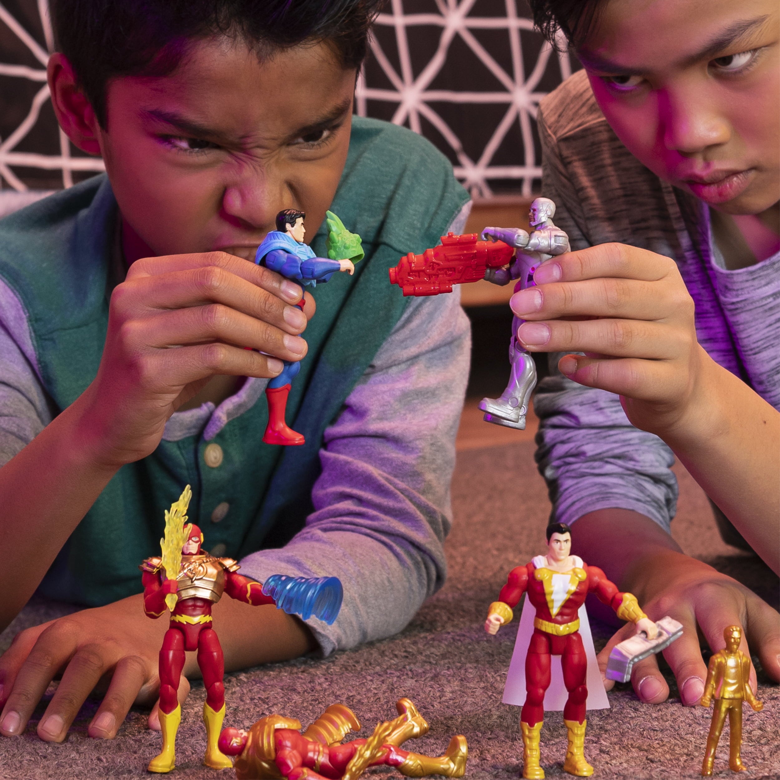 DC Comics 4-inch SUPERMAN Action Figure with 3 Mystery Accessories， Adventure 8