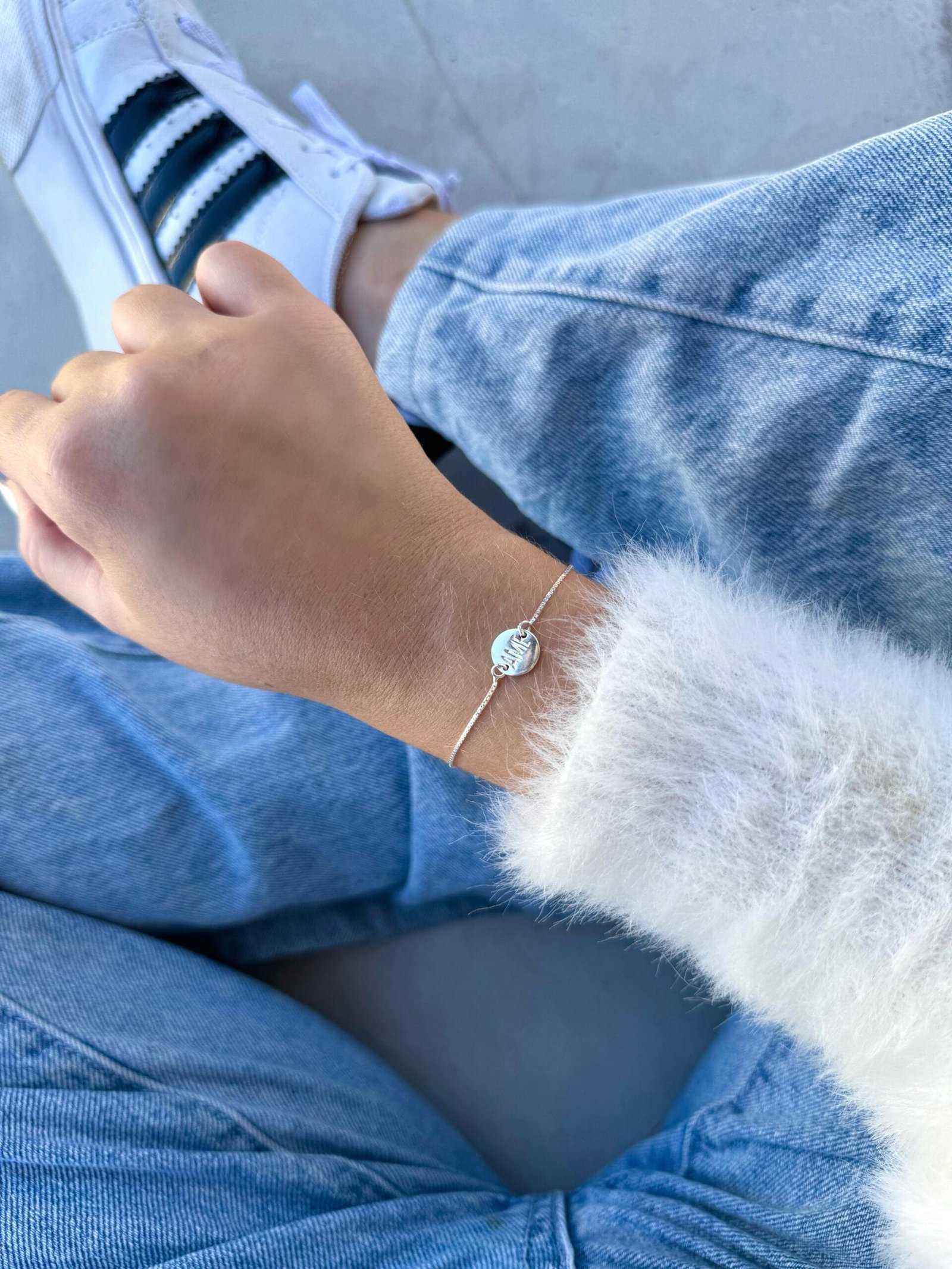 Pulseira Círculo C/ Escrita “Ame”