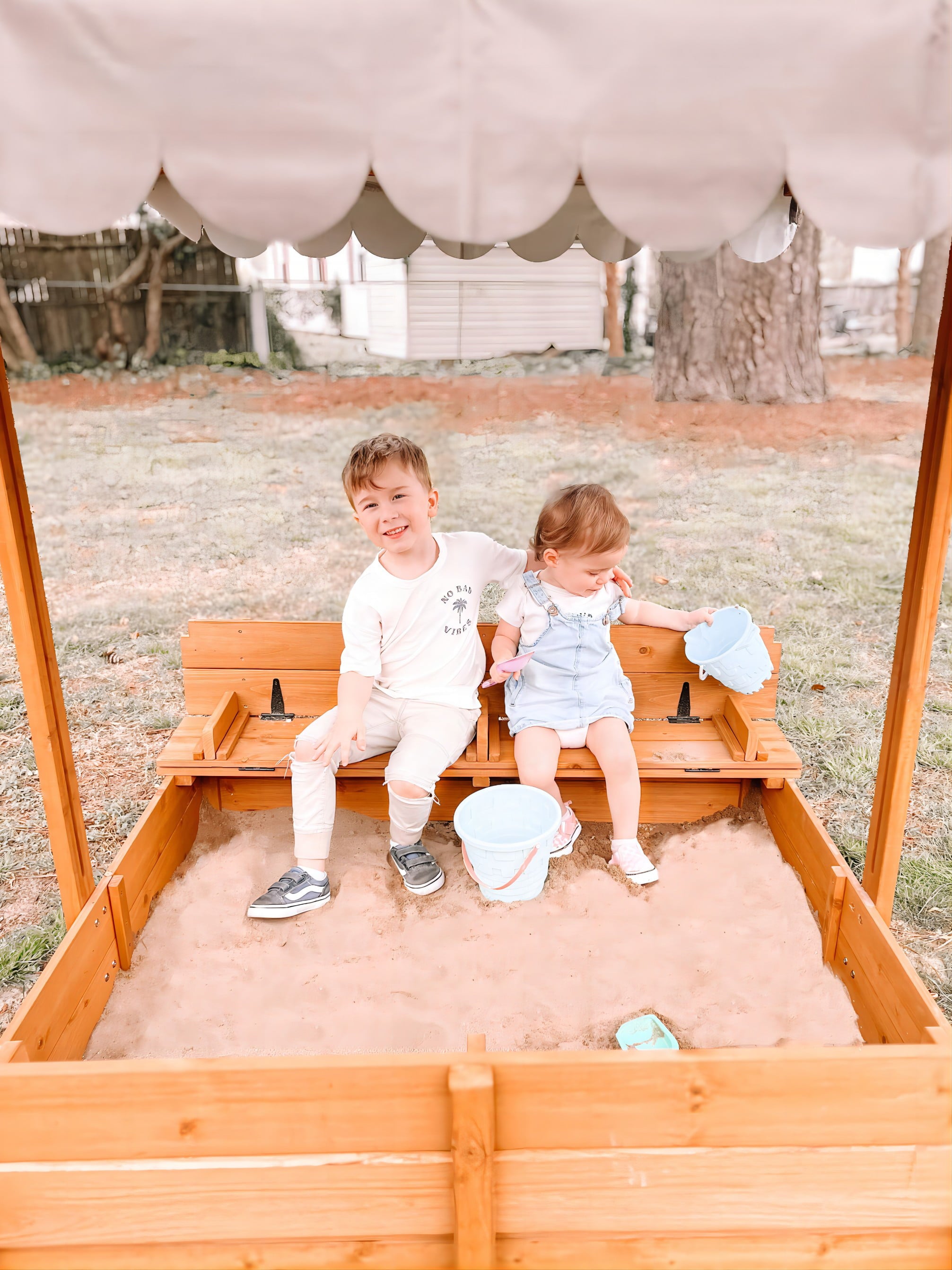 Morgete 47'' Outdoor Sandbox for Kids with Lid and Bench， Wooden Sand Play Toys Center