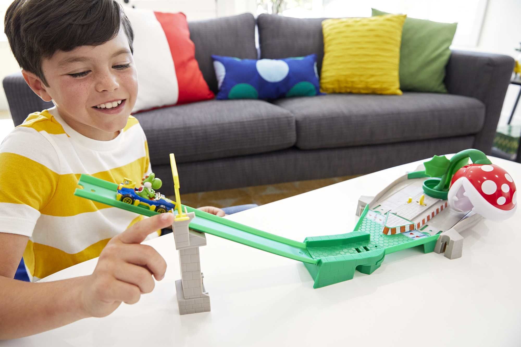 Hot Wheels Mario Kart Piranha Plant Track Set with 1:64 Scale Yoshi Toy Kart and Gravity Launcher
