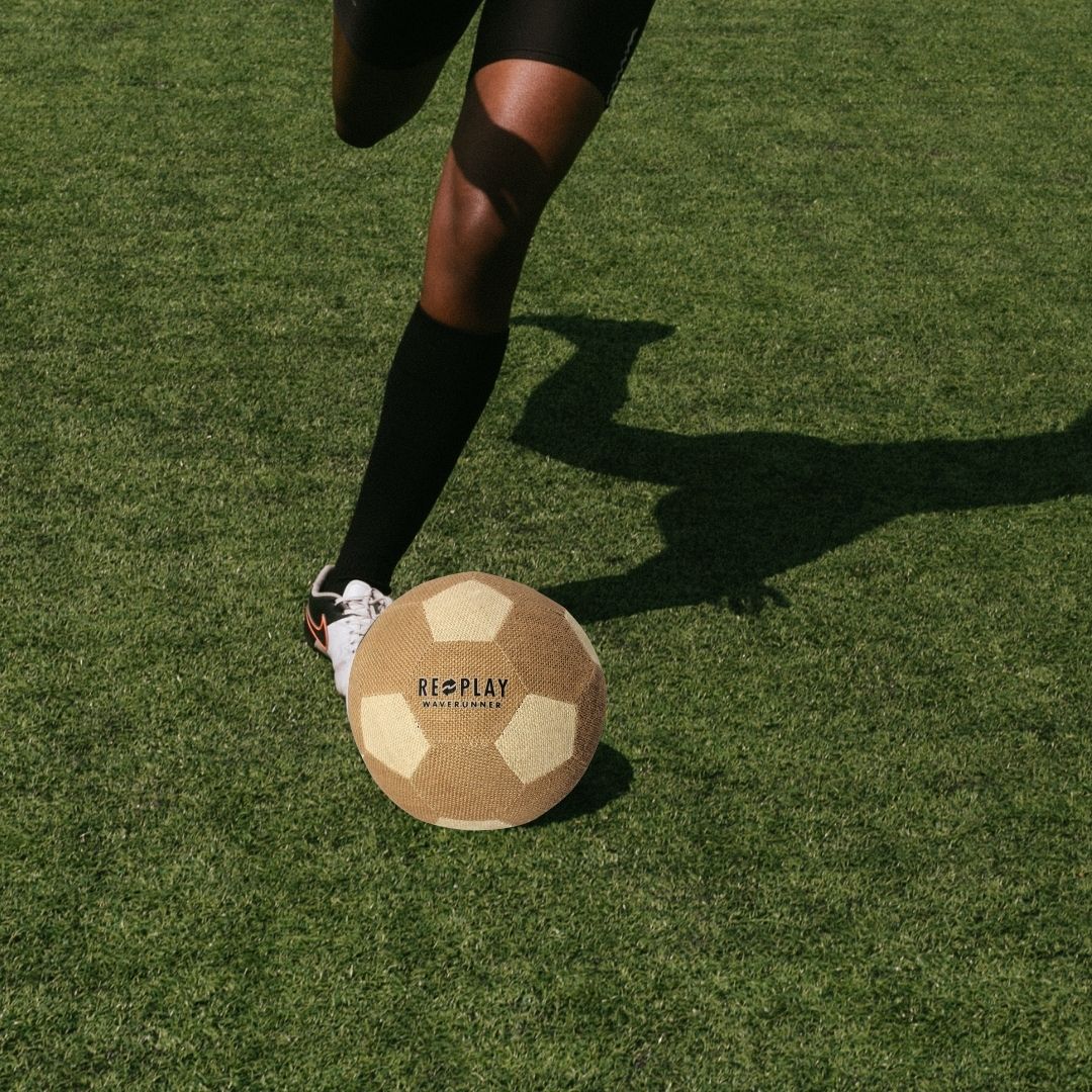 Wave Runner Replay Eco-friendly Kids Soccer Ball 100% Recycled Soccer Balls Size 5 For Sport Play Outdoor ， Made Of 100% Jute