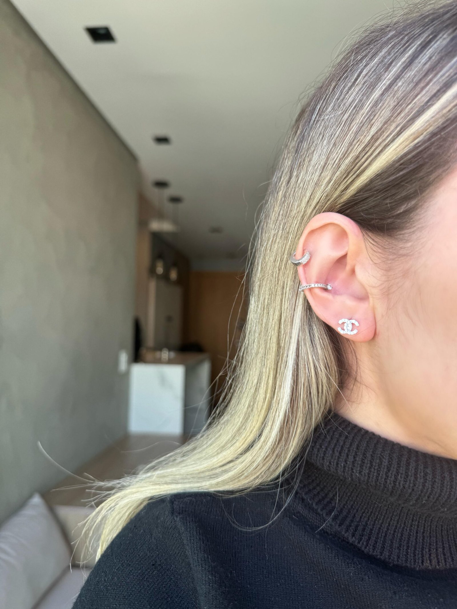 Brinco Chanel Cravej. em Zircônias