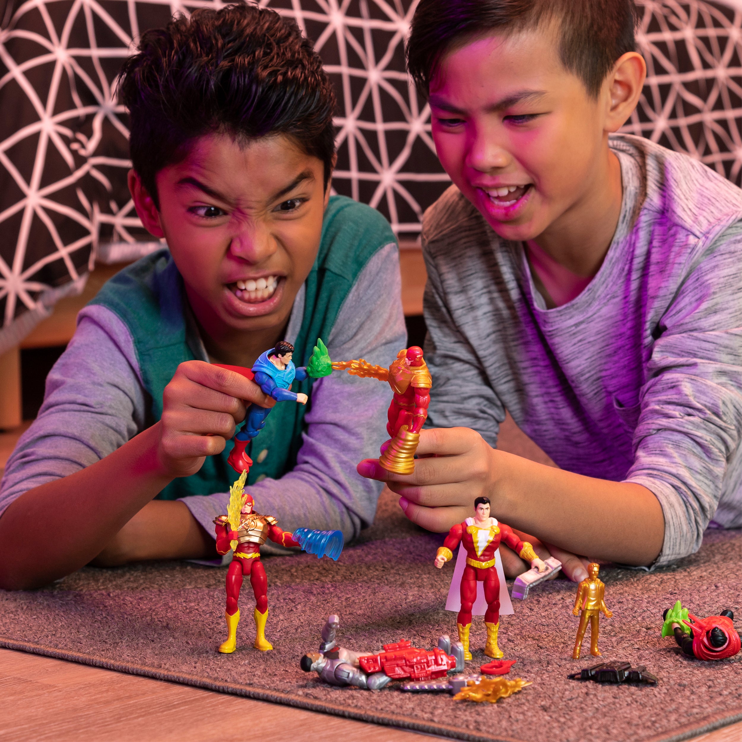 DC Comics， 4-Inch THE FLASH Action Figure with 3 Mystery Accessories， Adventure 1