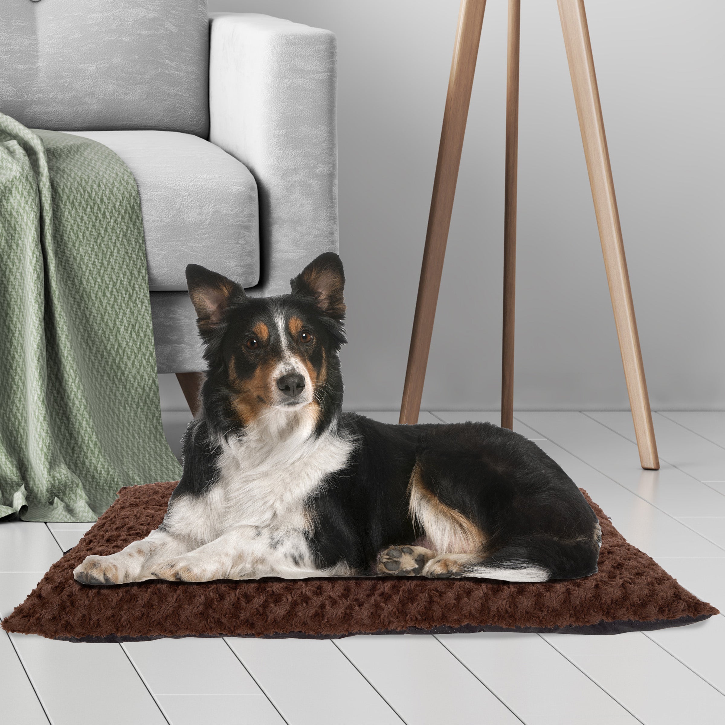 Pet Bed - Medium Dog Pad with Faux Fur Sleep Surface and Non-Slip Bottom - For Kennels， Crates， and Hardwood Floors by PETMAKER (Chocolate Brown)