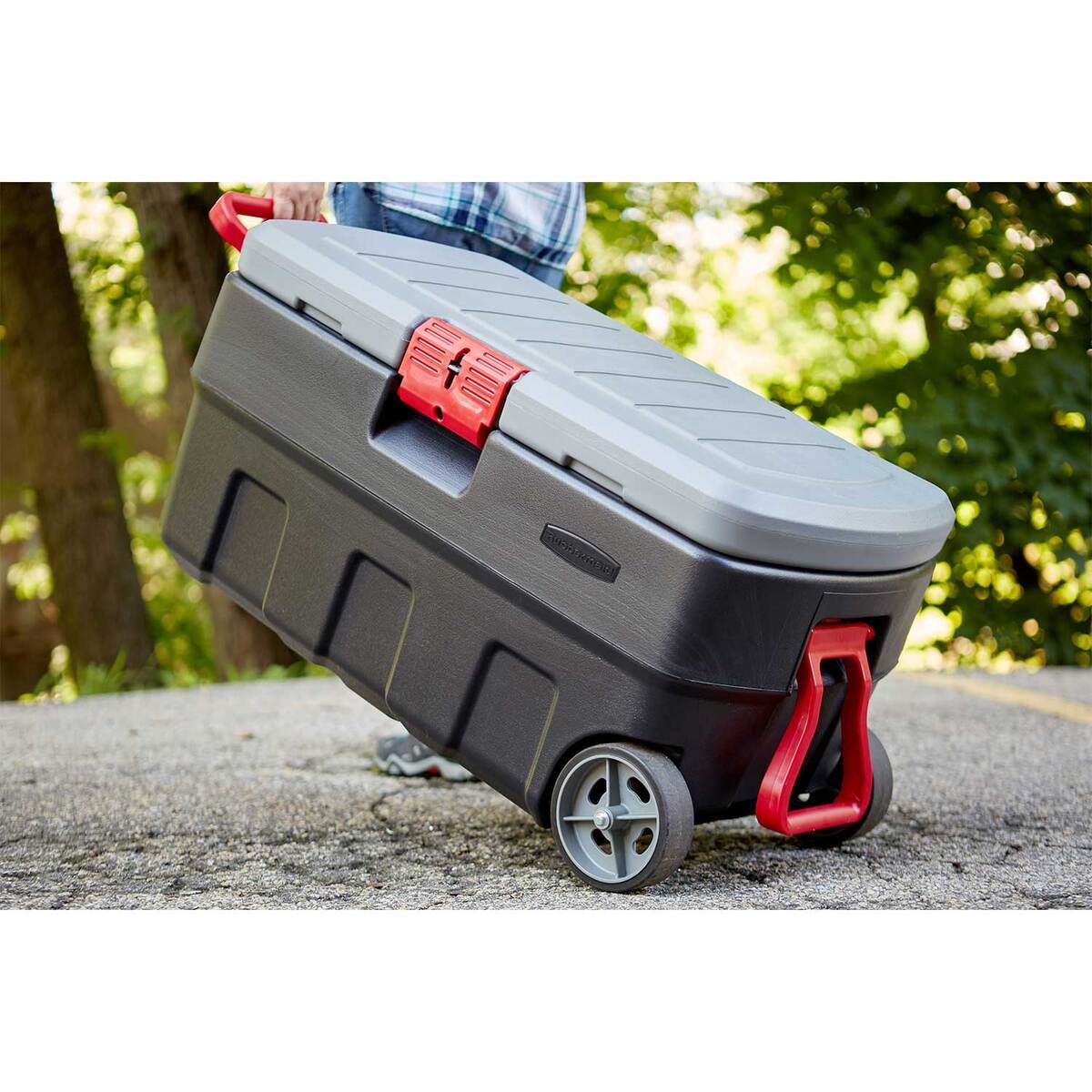 Rubbermaid Wheeled Action Packer 35 Gallon Lockable Storage Box