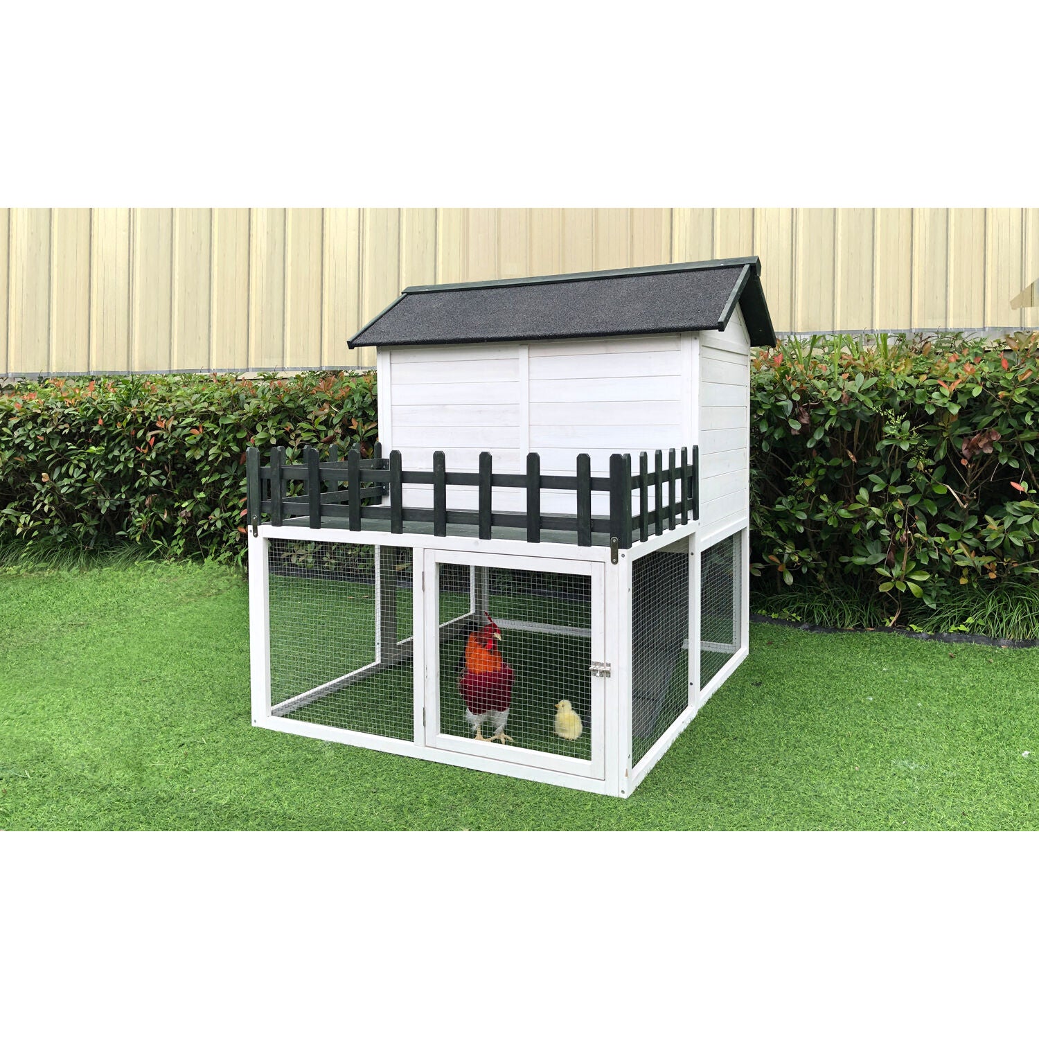 Hanover Elevated Wooden Chicken Coop with Ramp， Planting Area， Wire Mesh Run， Waterproof Roof， 4.25 Ft. x 4 Ft. x 4.2 Ft.