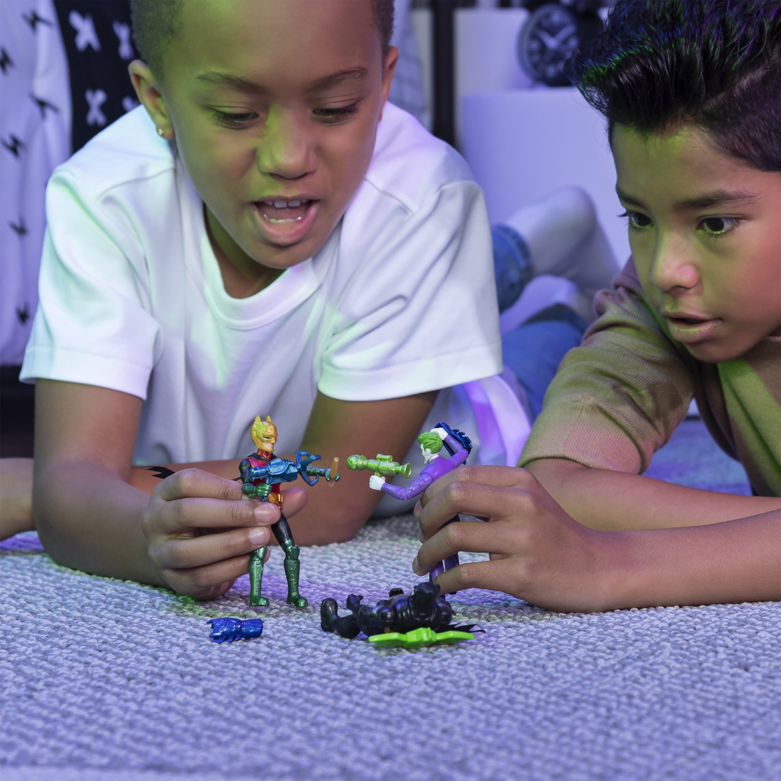 Batman 4-Inch Nightwing Action Figure with 3 Mystery Accessories， Mission 1