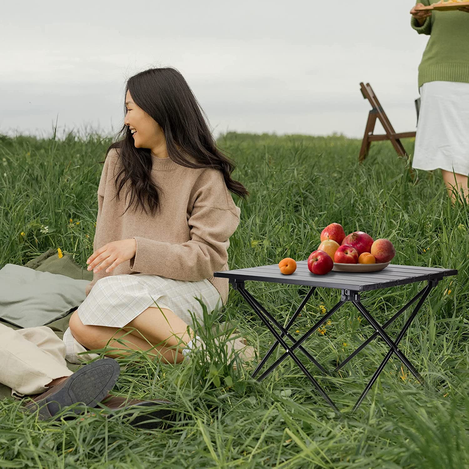 Portable Camping Table， Lightweight Folding Table with Aluminum Table Top and Carry Bag， Easy to Carry， Perfect for Outdoor，Travel， Picnic