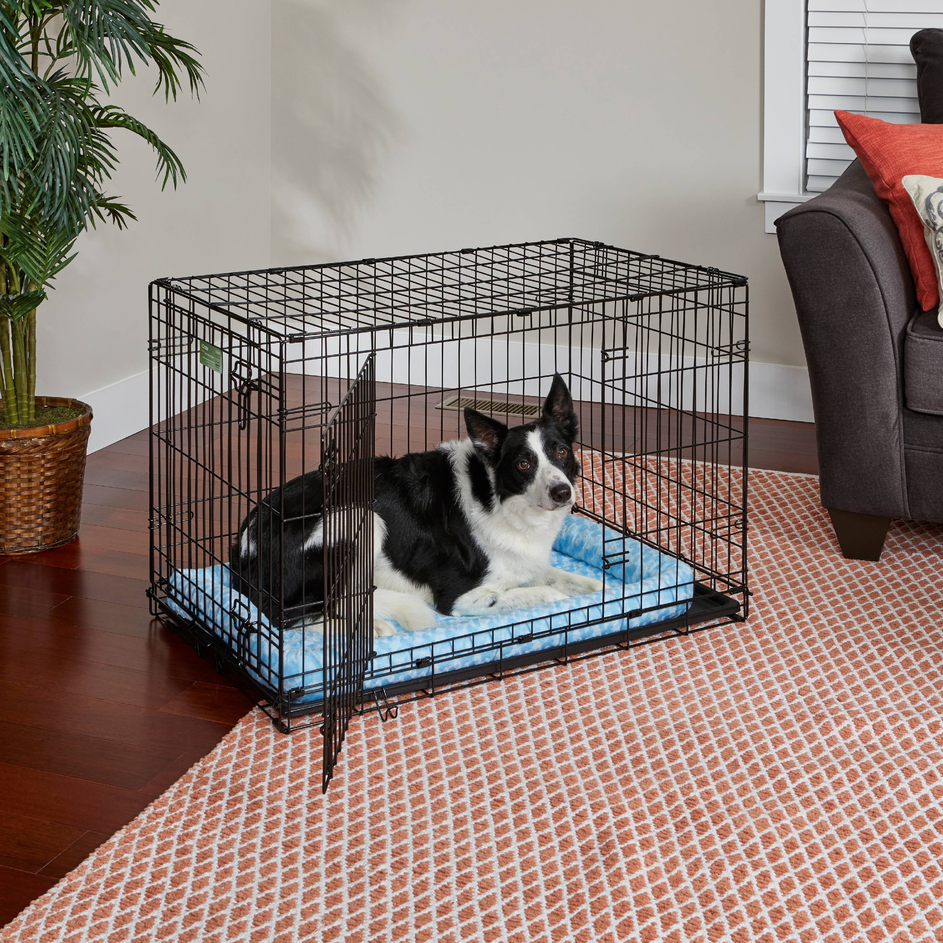 MidWest QuietTime Pet Bed and Dog Crate Mat， Powder Blue， 36