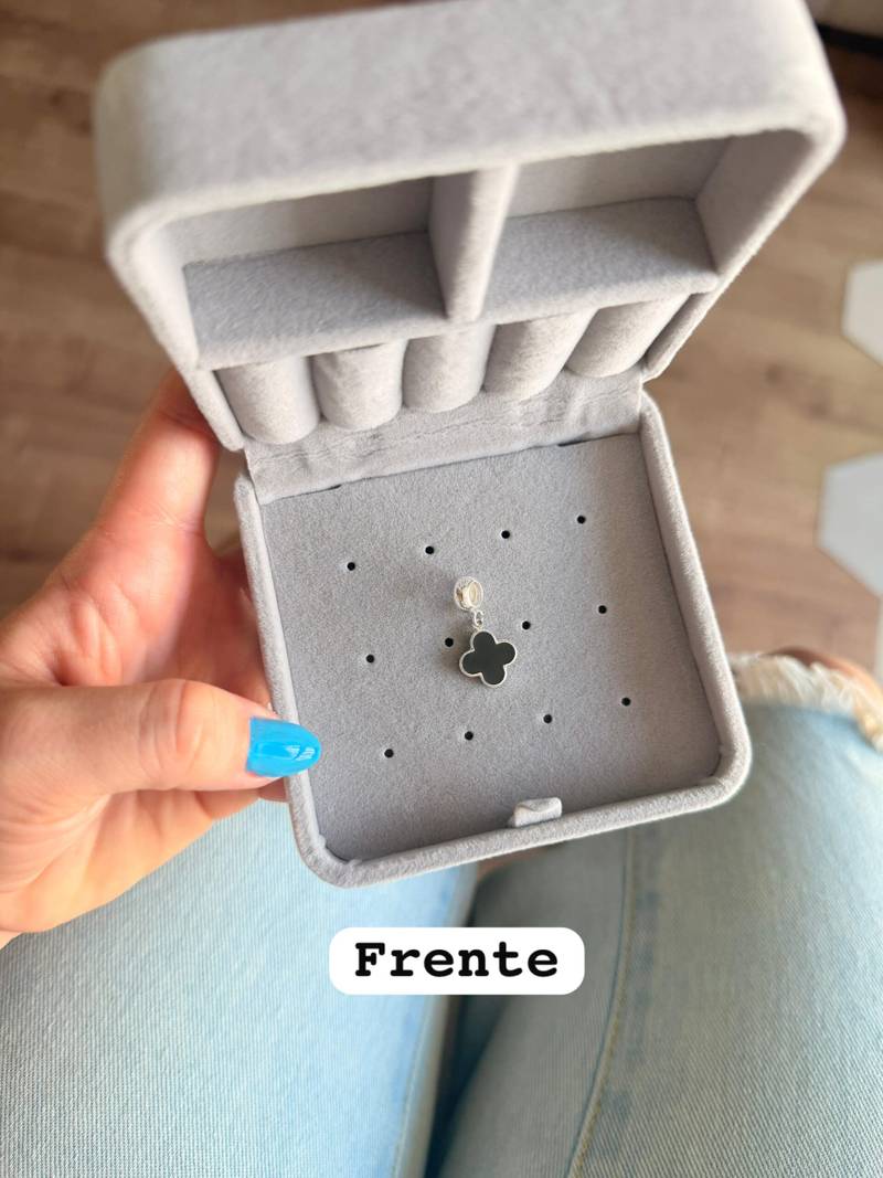 Berloque Trevo Pedra Preta