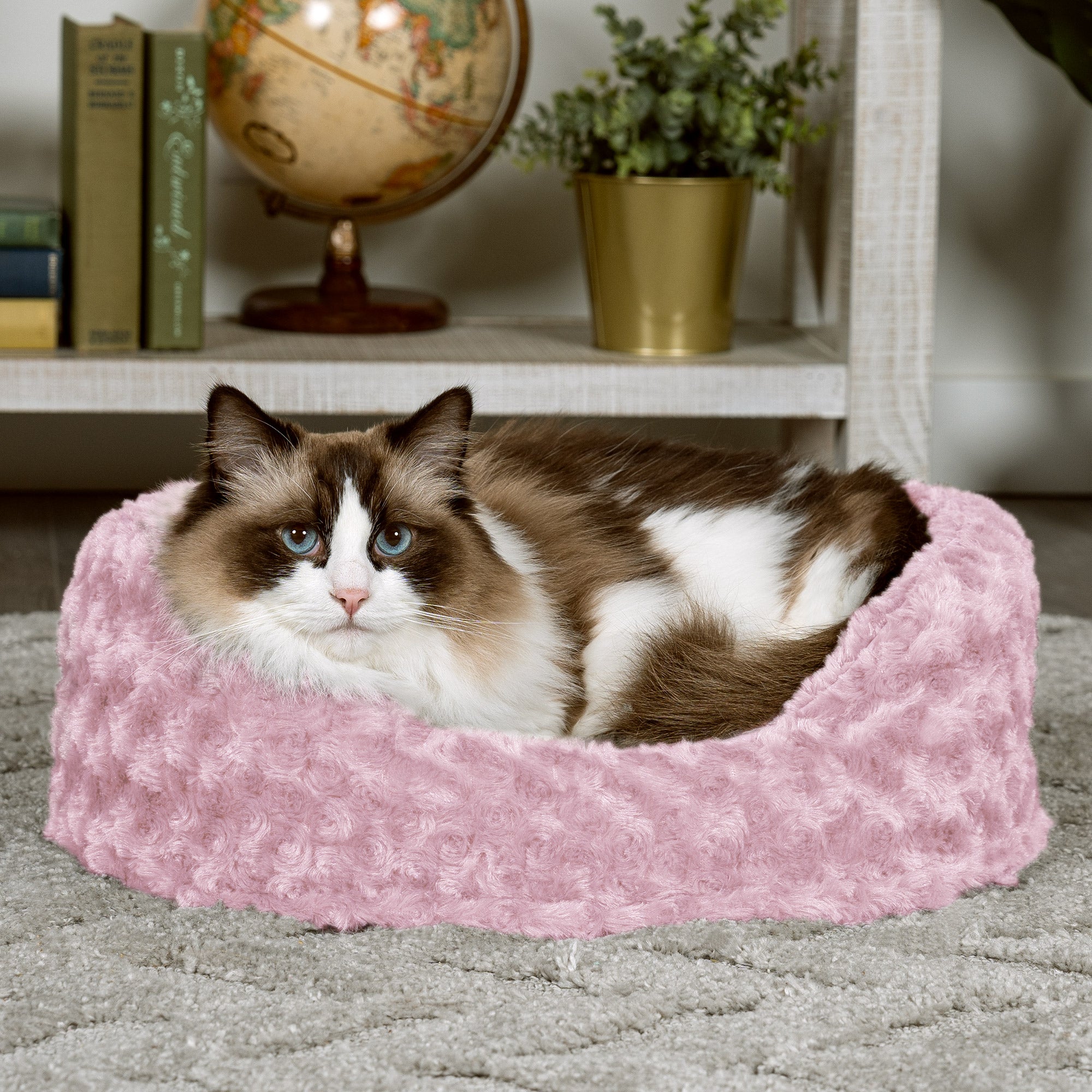 FurHaven | Oval Ultra Plush Pet Bed for Dogs and Cats， Strawberry， Small