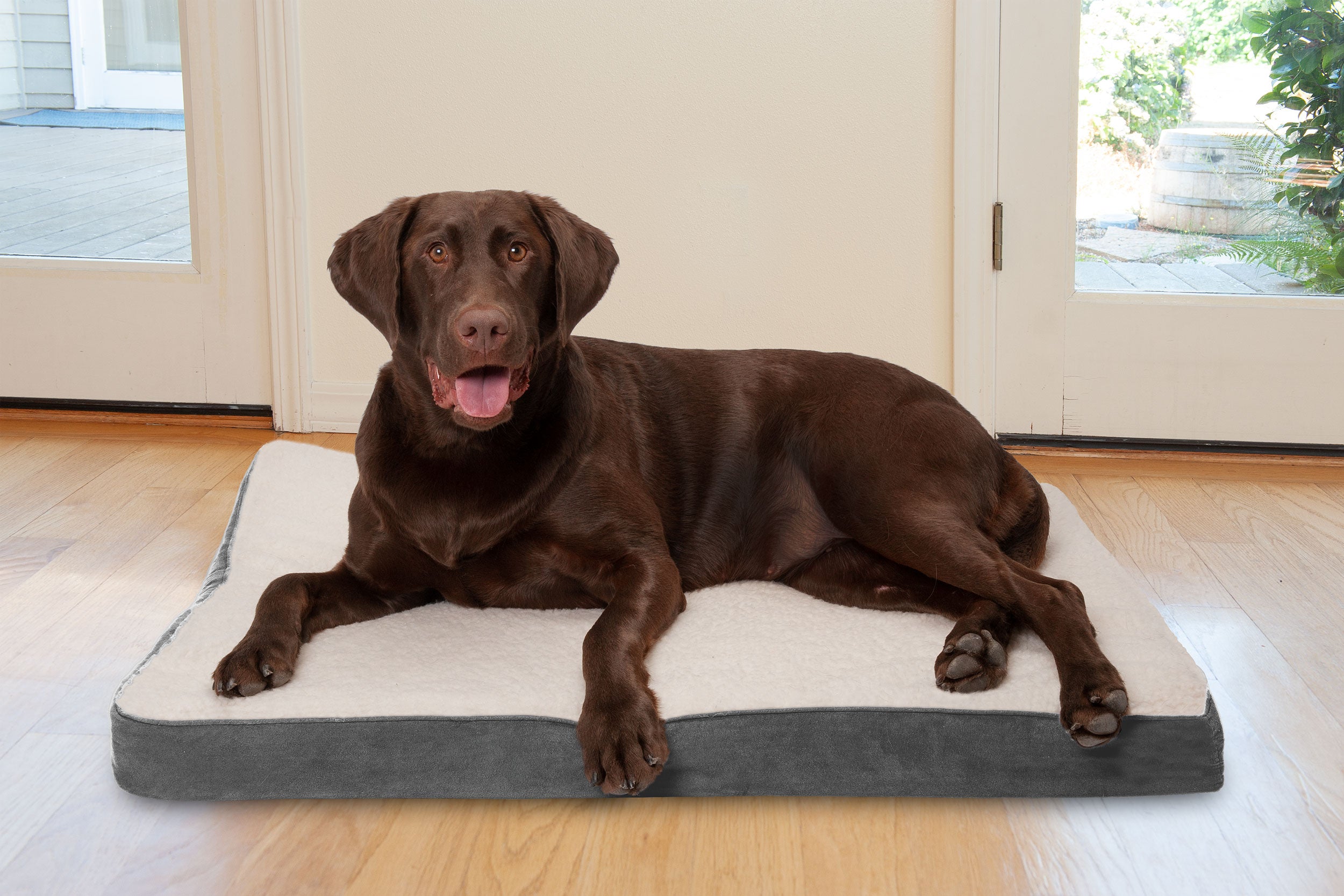 FurHaven Pet Products Faux Sheepskin and Suede Deluxe Orthopedic Dog Bed - Gray， Large