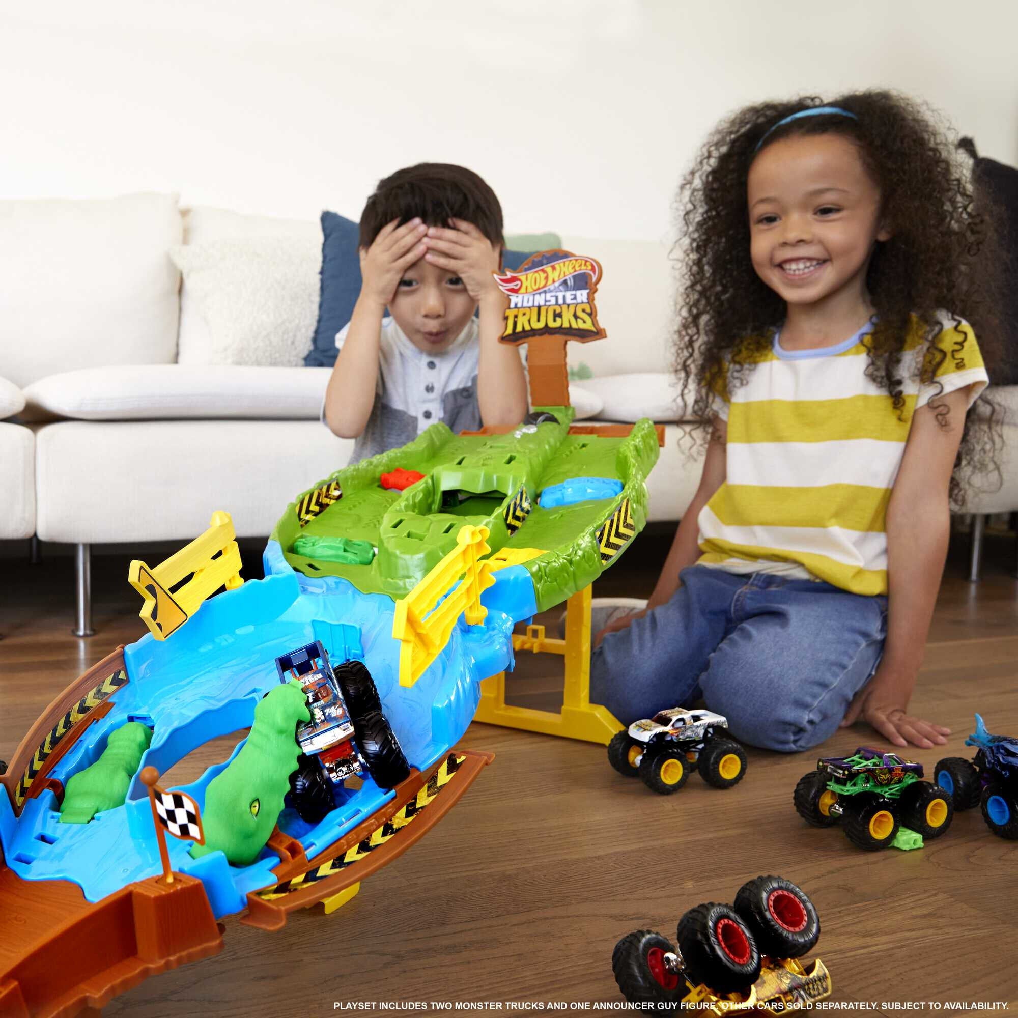 Hot Wheels Monster Trucks Wreckin' Raceway Playset with 2 Toy Trucks Bigfoot and Gunkster