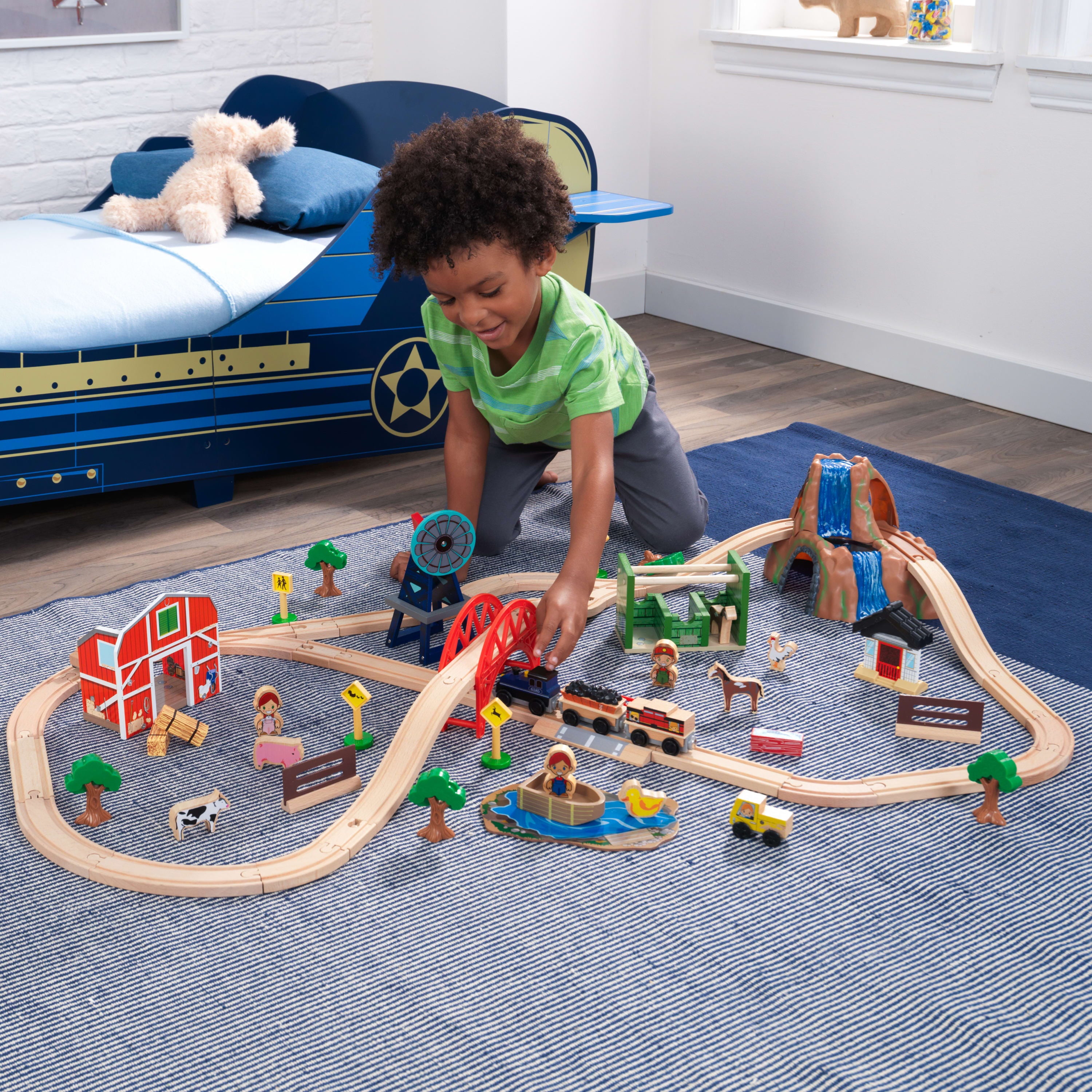 KidKraft Wooden Farm Train Set with 75 Pieces Included， Children's Toy Vehicle Playset