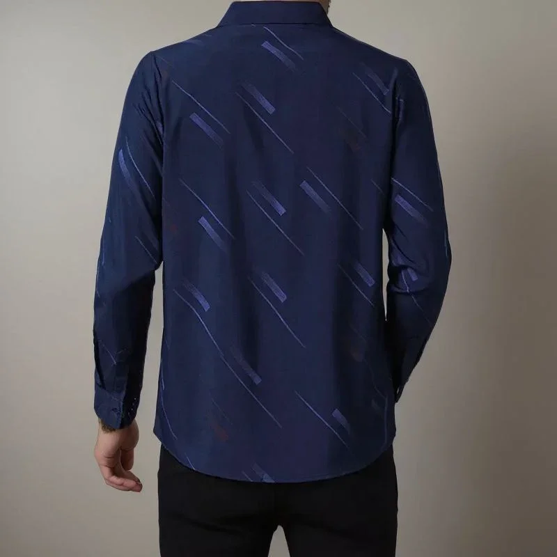 [QUEIMA DE ESTOQUE COMPRE 1 E LEVE 2] Camisa Masculina Vector™ com Padrão Listrado Elegante e Caimento Impecável / Estilo e Confiança para Homens de Atitude!