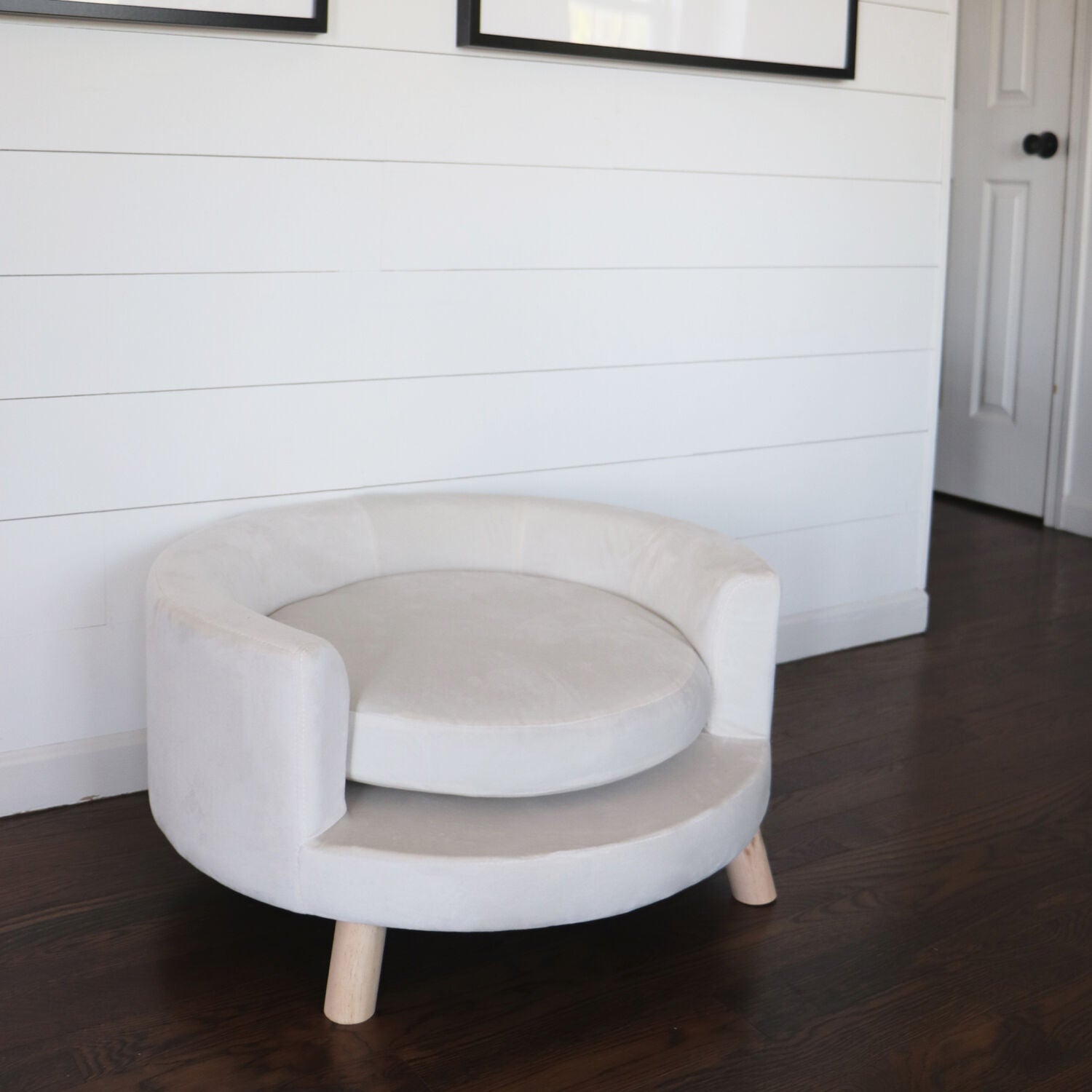 Critter Sitters 28-In. Elegant White Faux-Velvet Circular Pet Bed for Small to Medium-Sized Dogs and Cats