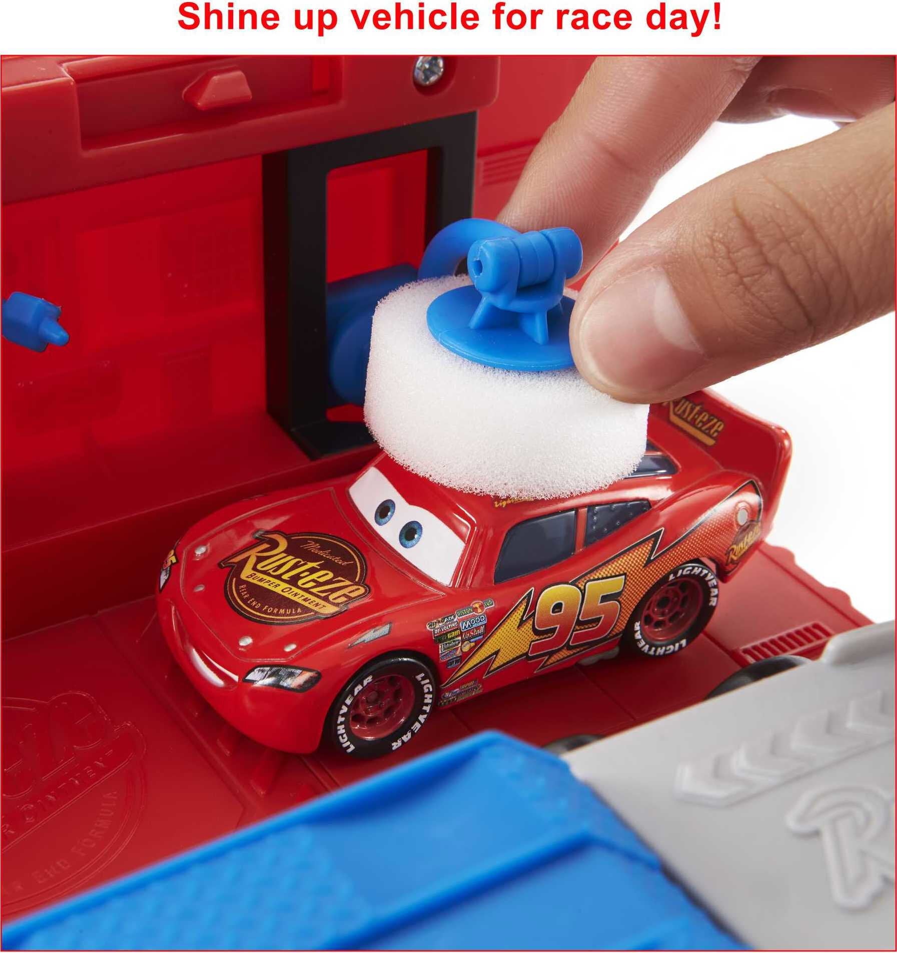 Disney and Pixar Cars Transforming Mack Playset， 2-in-1 toy Truck and Tune-Up Station