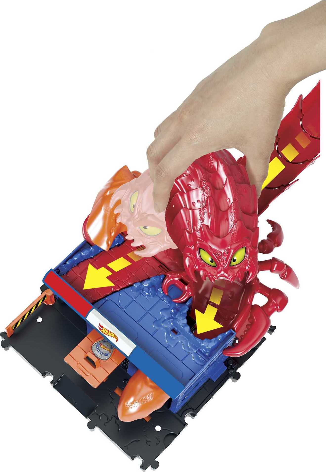 Hot Wheels City Scorpion Flex Attack Track Set and Toy Car with 2.-5ft Long Bendable Track