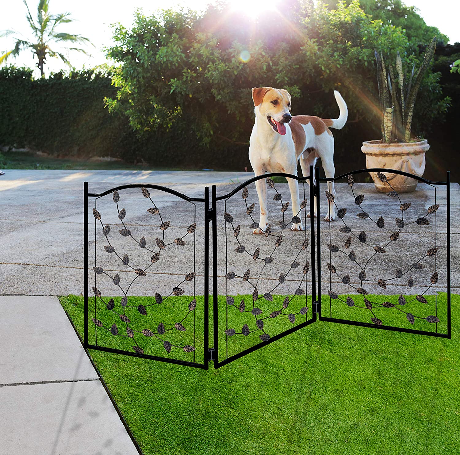 Zoogamo Leaf Design Metal Pet Gate， Indoor， Outdoor Dog Fence