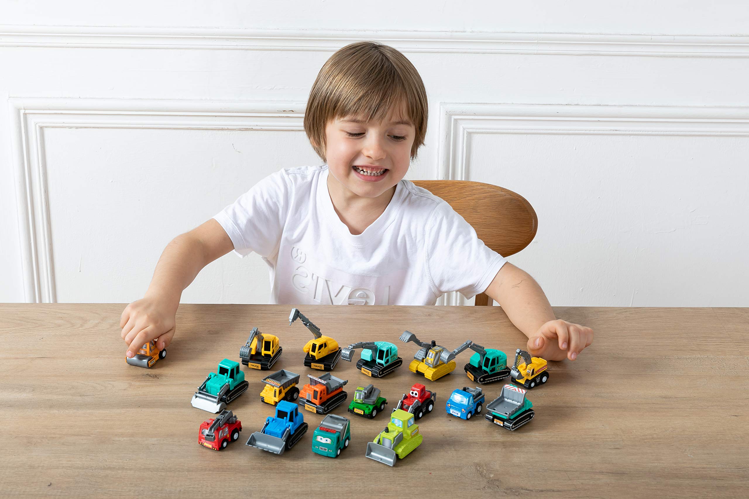 JOYIN 18 PCS Pull Back Car Assorted Mini Truck Model Car， Friction Powered Race Cars Vehicle Set for Toddlers， Boys， and Girls’ Educational Pretend Play