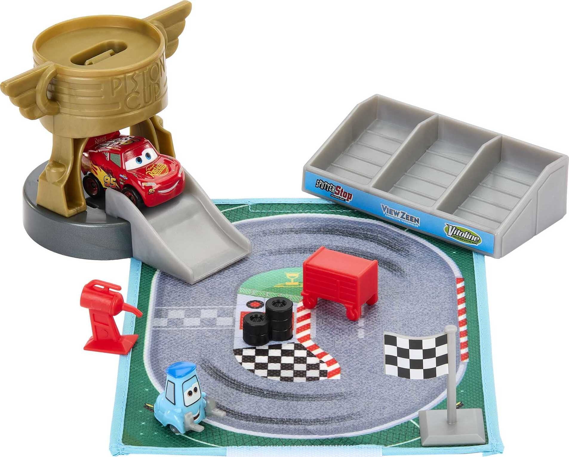 Disney and Pixar Cars Mini Racers Piston Cup Playset with 1 Mini Toy Car， Accessories and Case