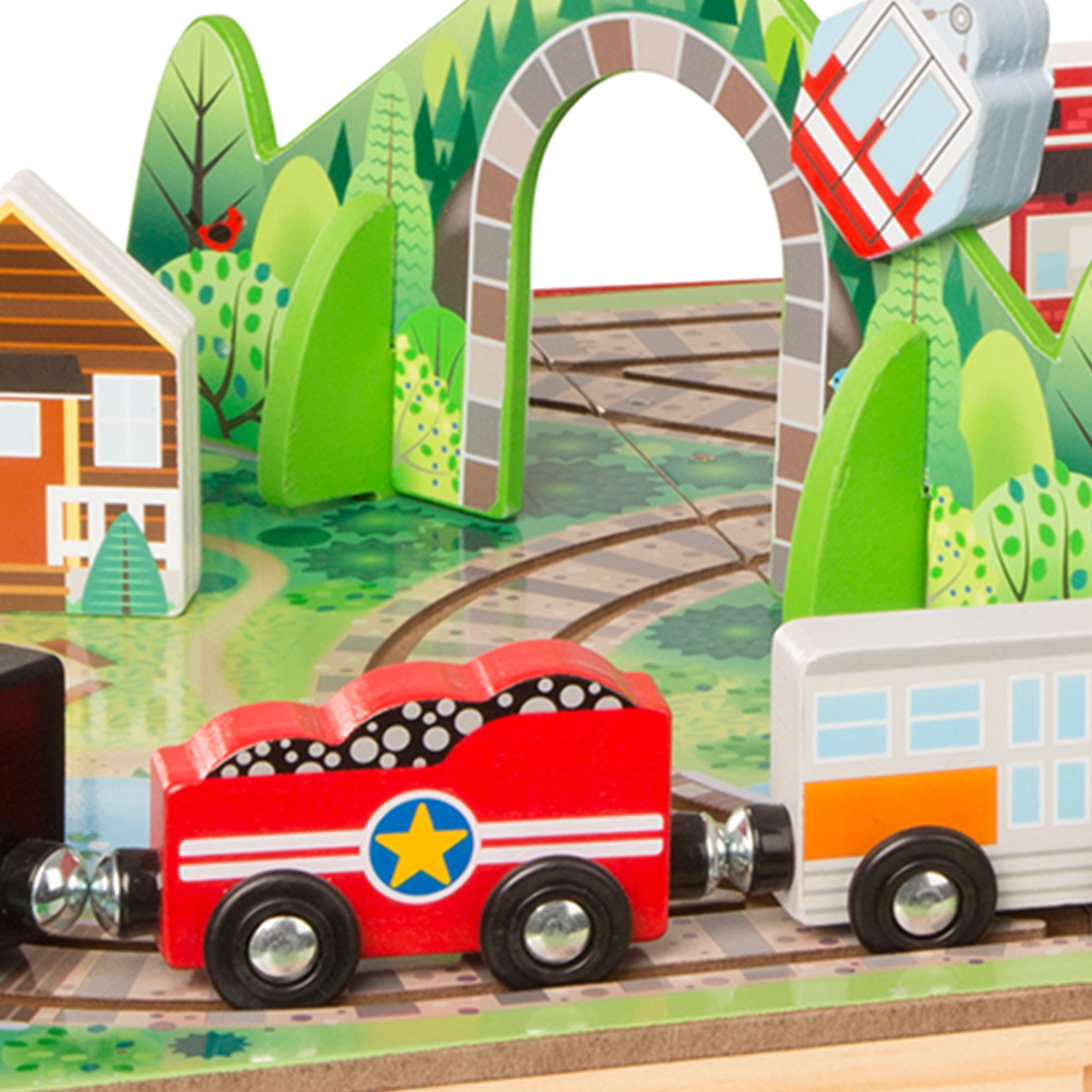 Melissa and Doug 17-Piece Wooden Take-Along Tabletop Railroad， 3 Trains， Truck，Play Pieces， Bridge