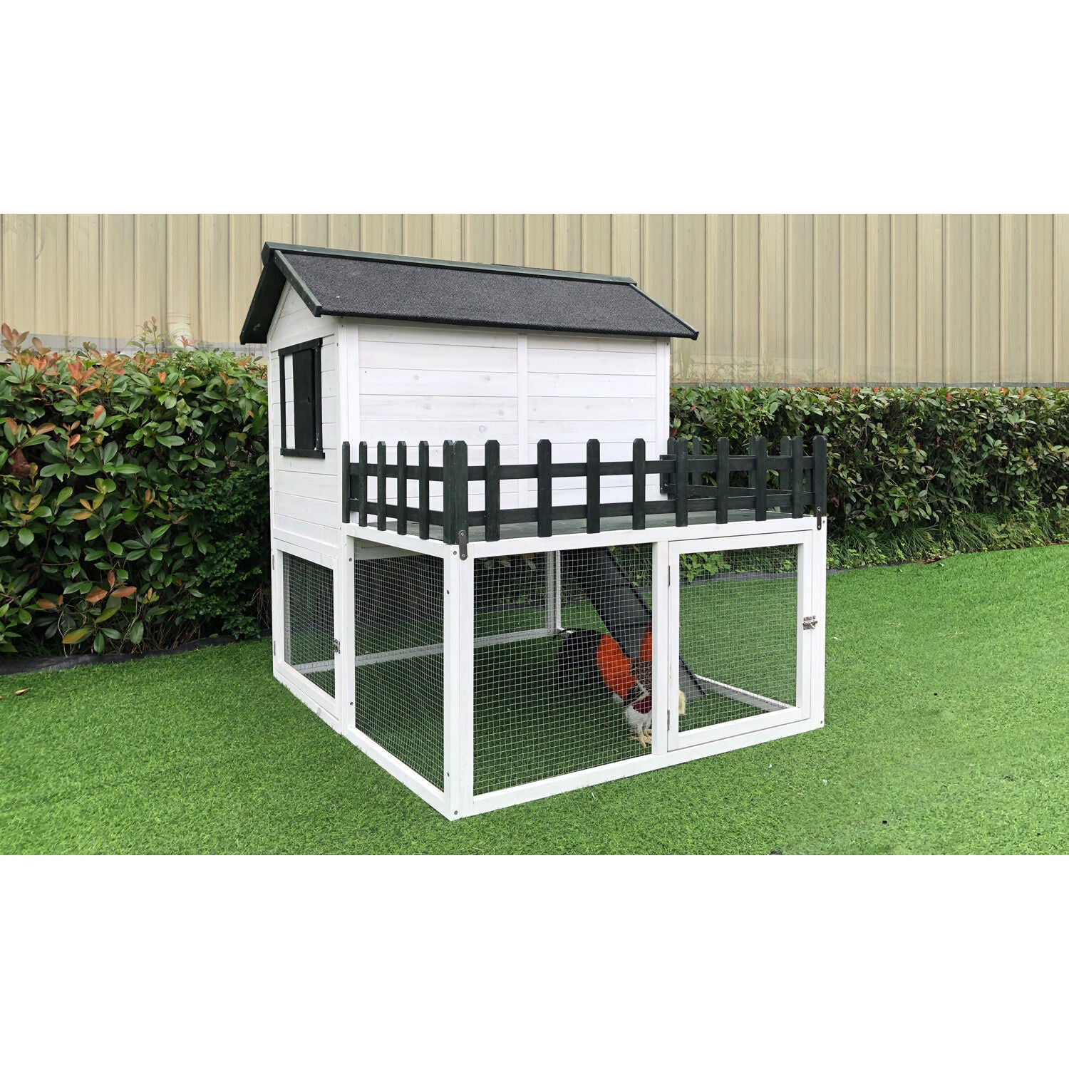 Hanover Elevated Wooden Chicken Coop with Ramp， Planting Area， Wire Mesh Run， Waterproof Roof， 4.25 Ft. x 4 Ft. x 4.2 Ft.